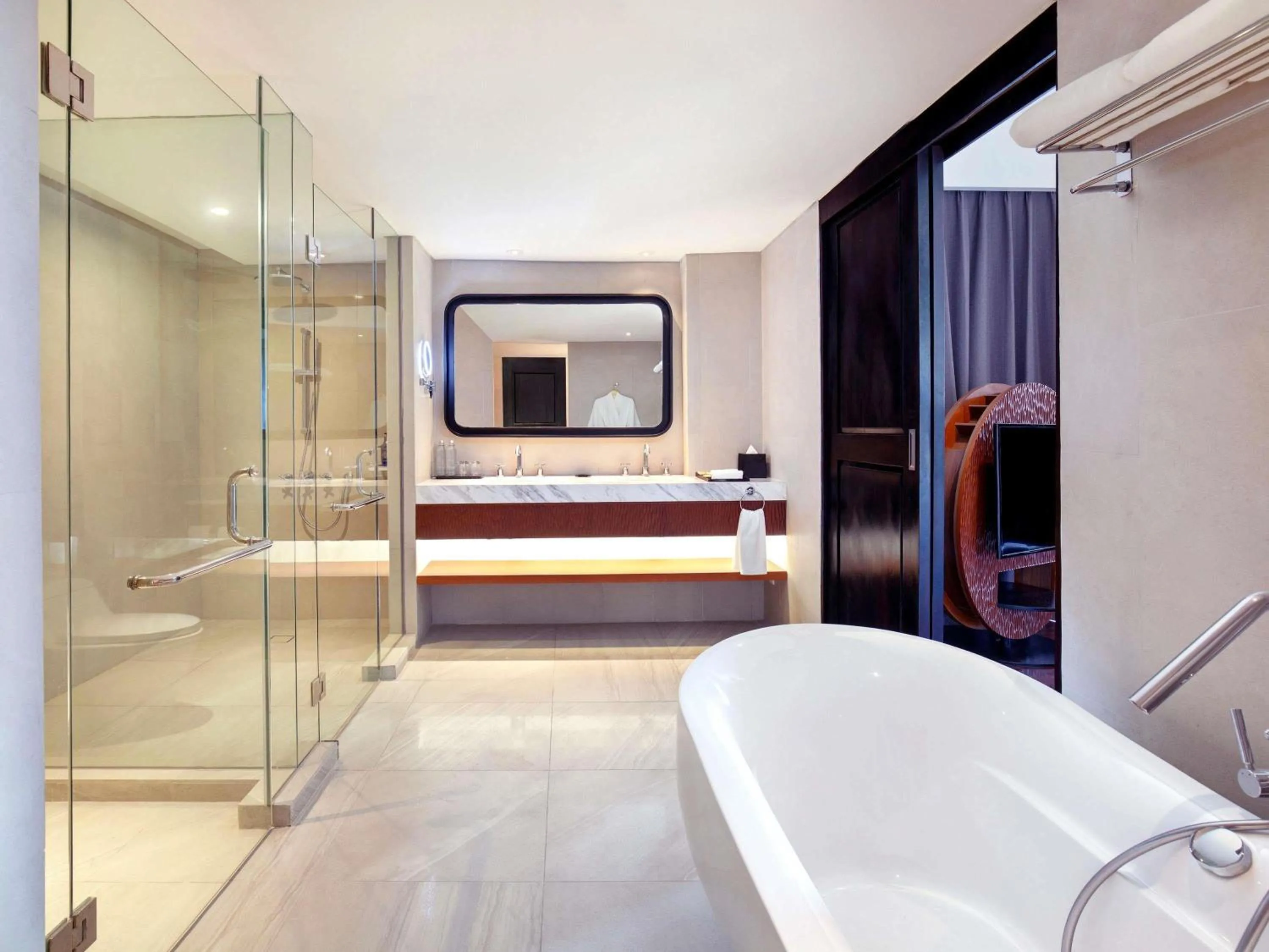 Bedroom, Bed in Grand Mercure Bali Seminyak