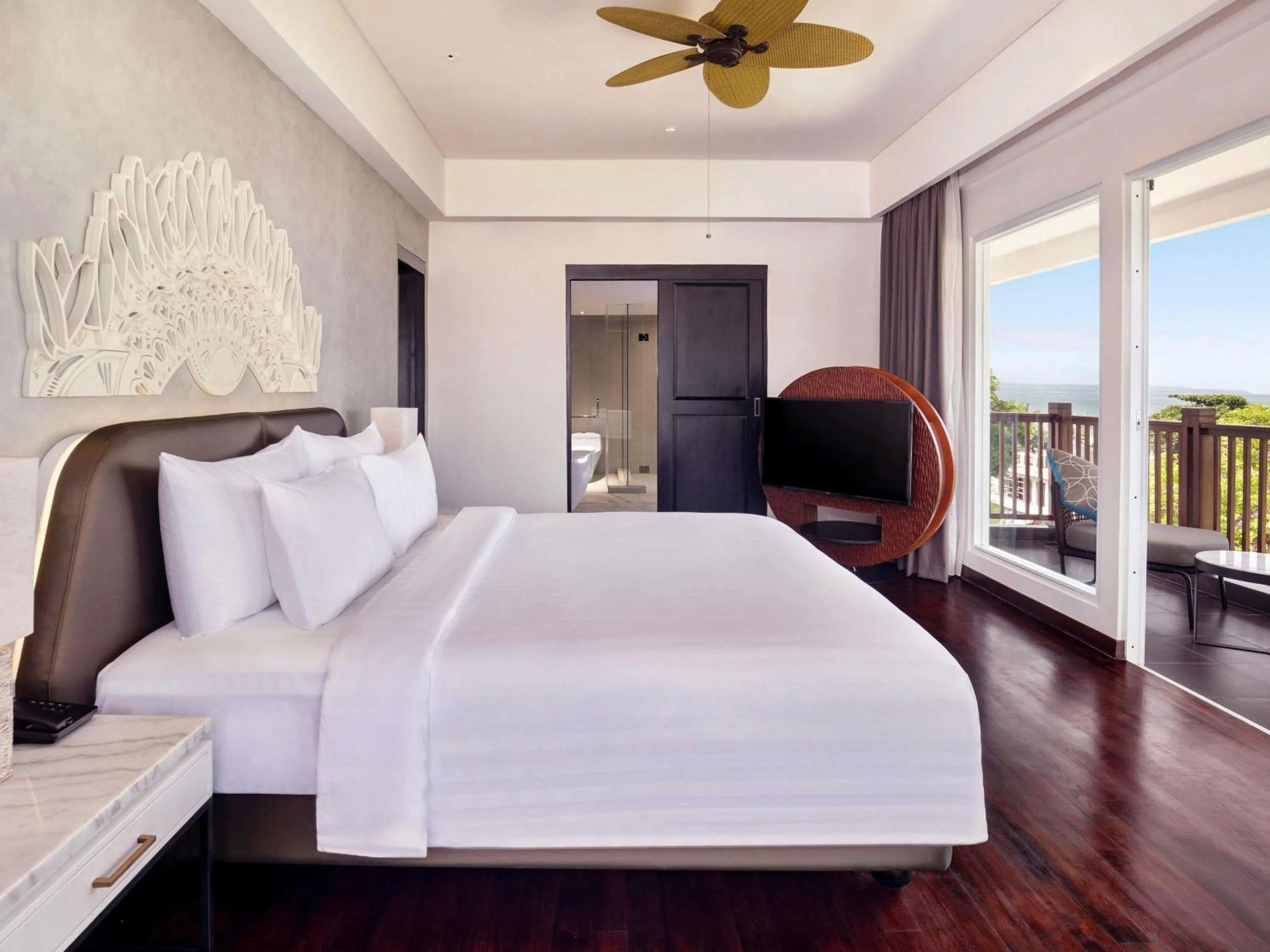 Bedroom, Bed in Grand Mercure Bali Seminyak