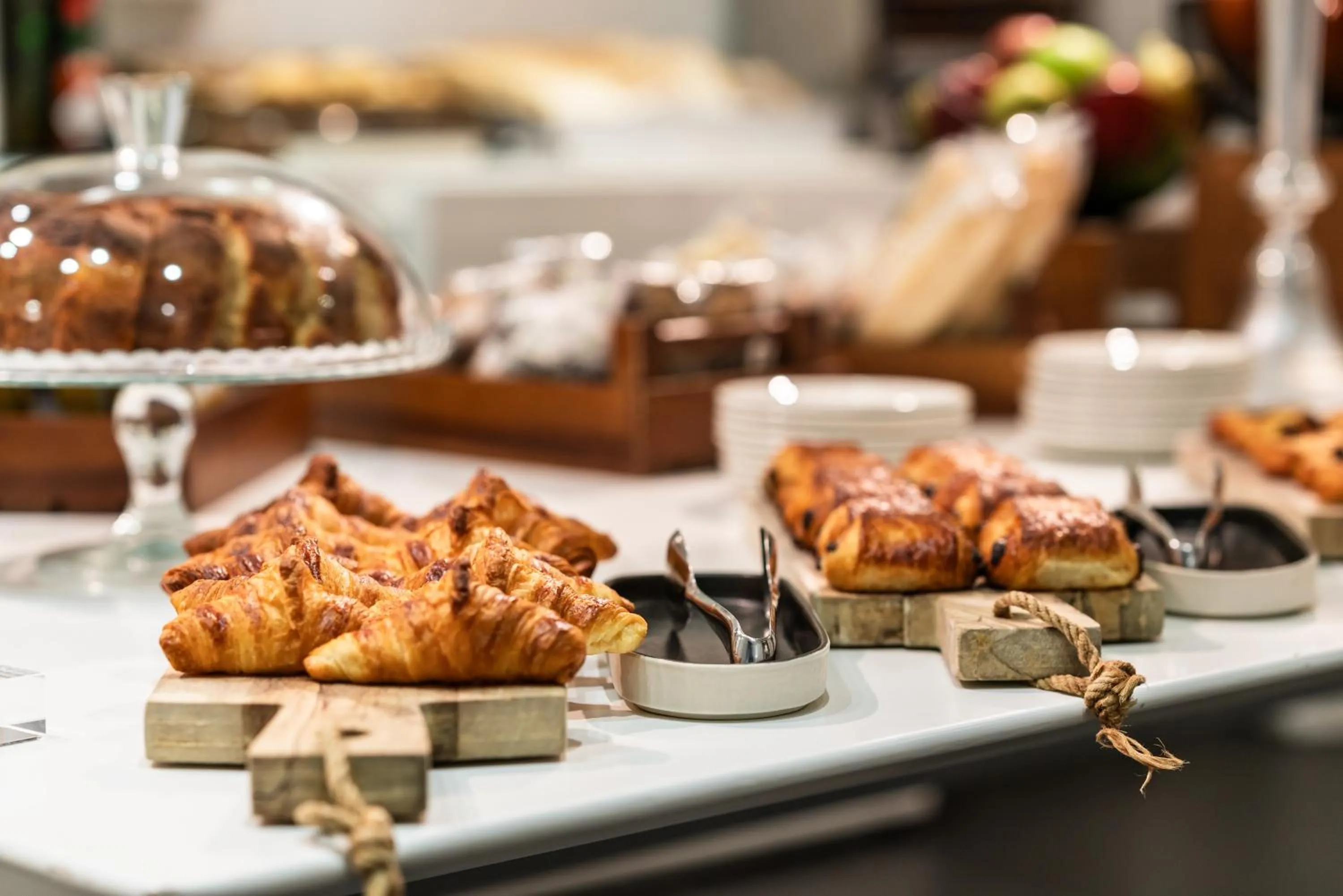 Breakfast in Hospes Puerta de Alcalá, a Member of Design Hotels