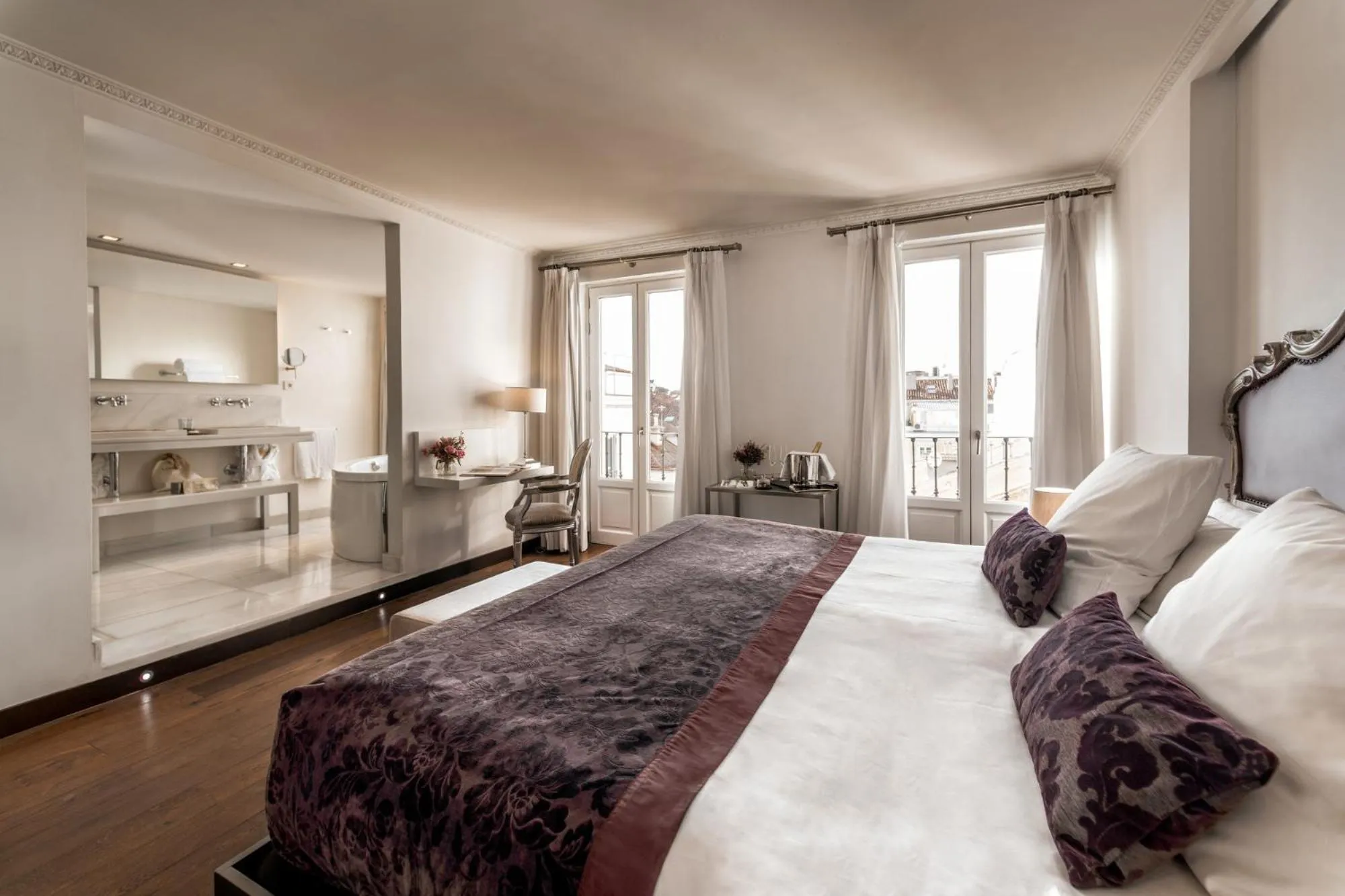 Bed in Hospes Puerta de Alcalá, a Member of Design Hotels