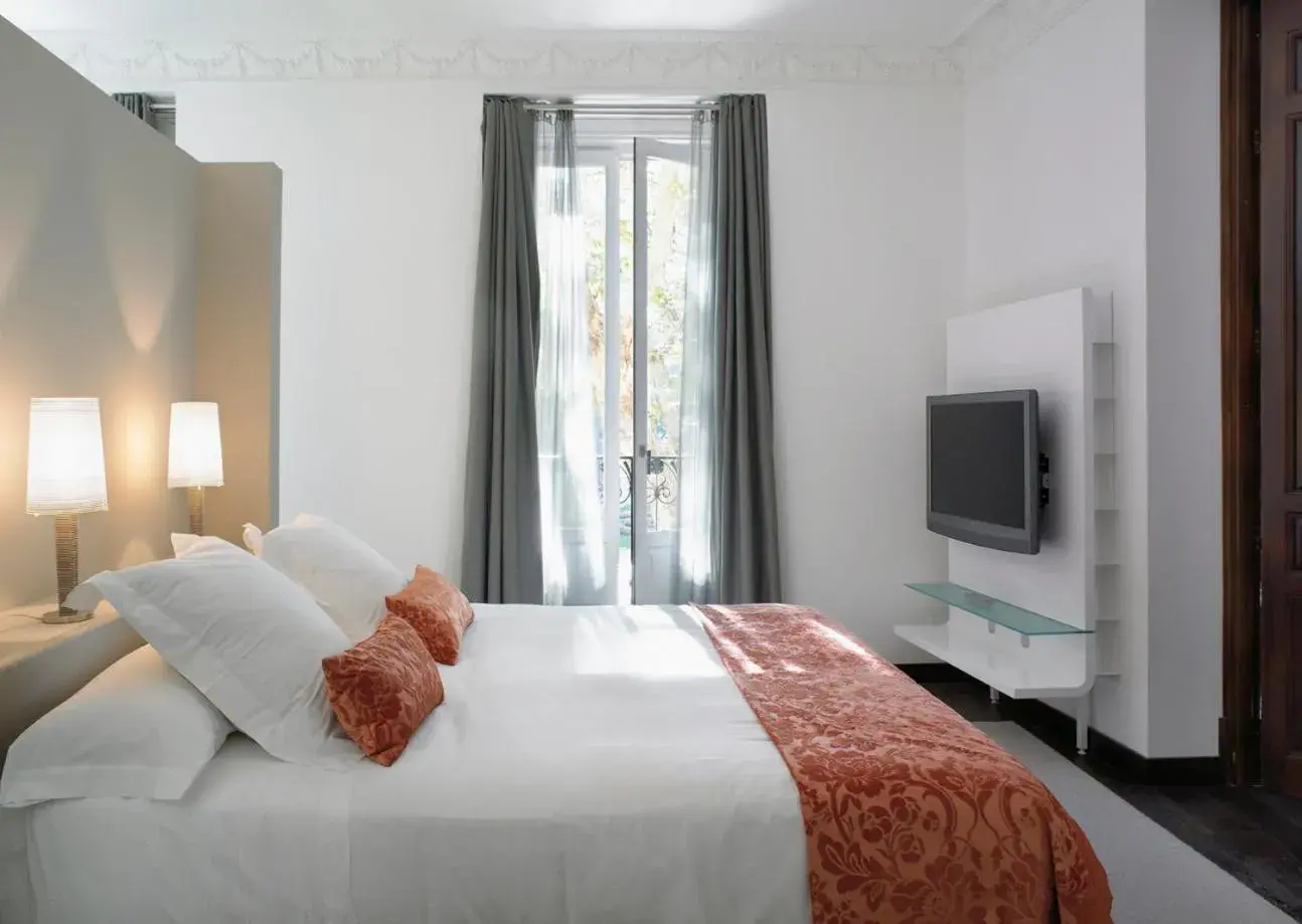 Bed in Hospes Puerta de Alcalá, a Member of Design Hotels Bed in Hospes Puerta de Alcalá, a Member of Design Hotels