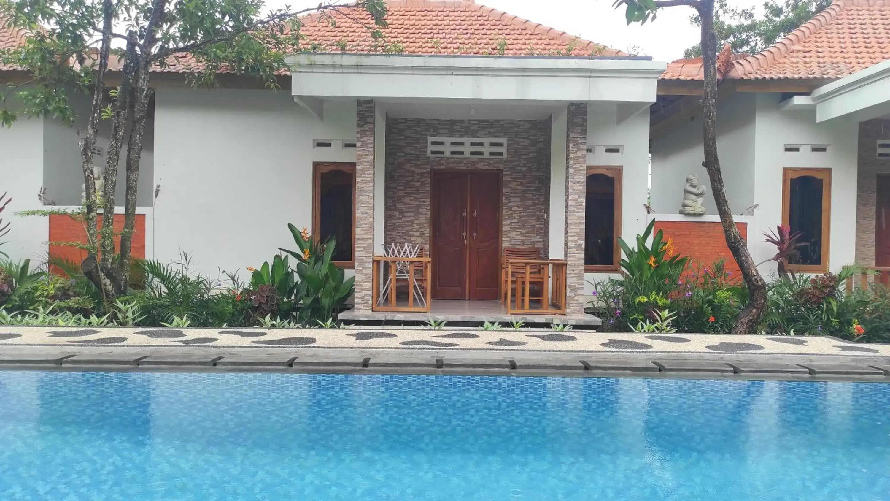 Property building in Kristal Garden Property building in Kristal Garden