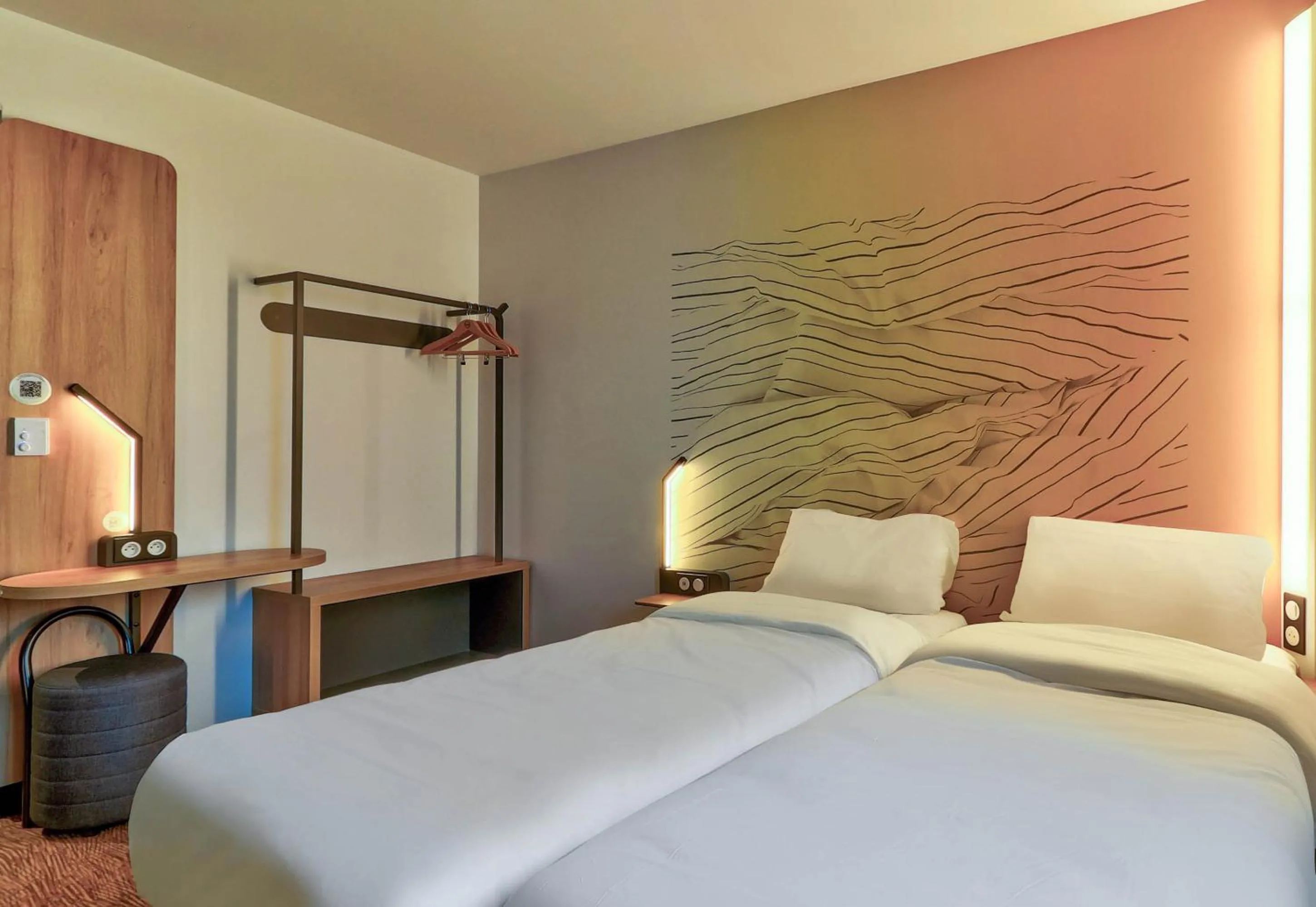 Bedroom, Bed in B&B HOTEL Dijon Valmy Toison d'or