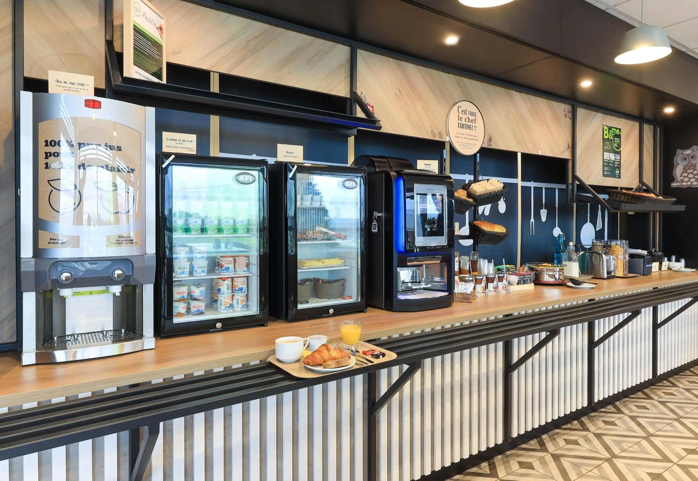 Buffet breakfast in B&B HOTEL Dijon Valmy Toison d'or