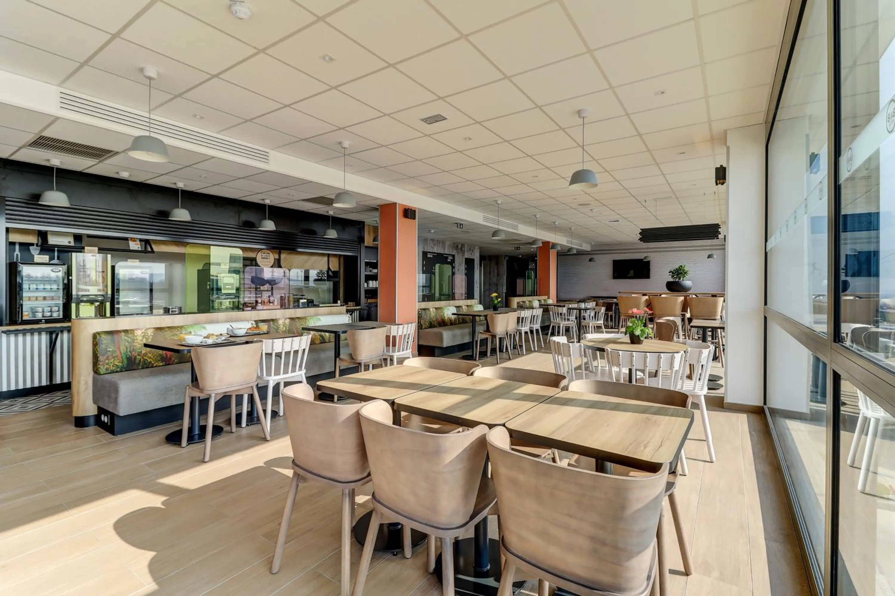 Buffet breakfast in B&B HOTEL Dijon Valmy Toison d'or