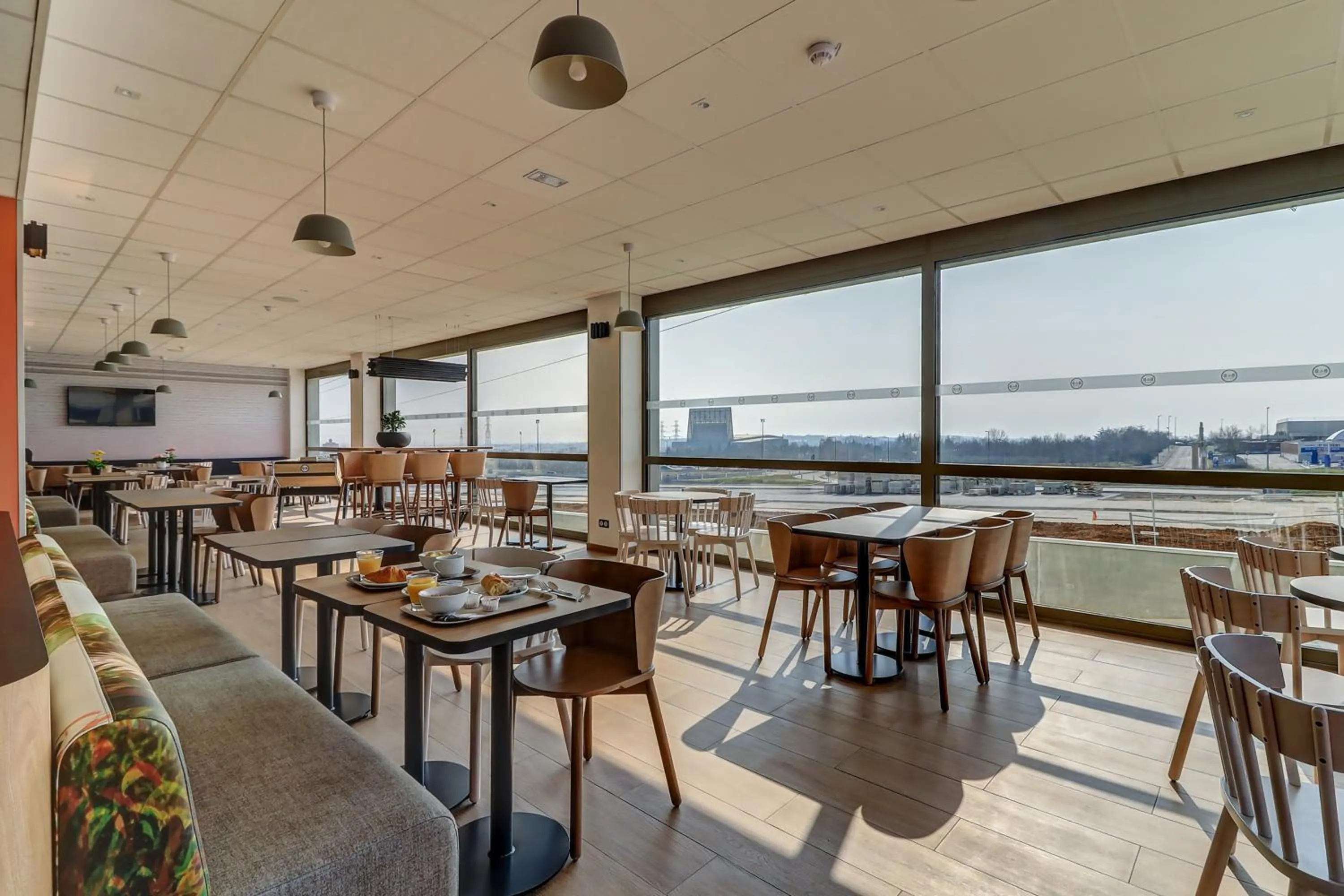 Buffet breakfast in B&B HOTEL Dijon Valmy Toison d'or