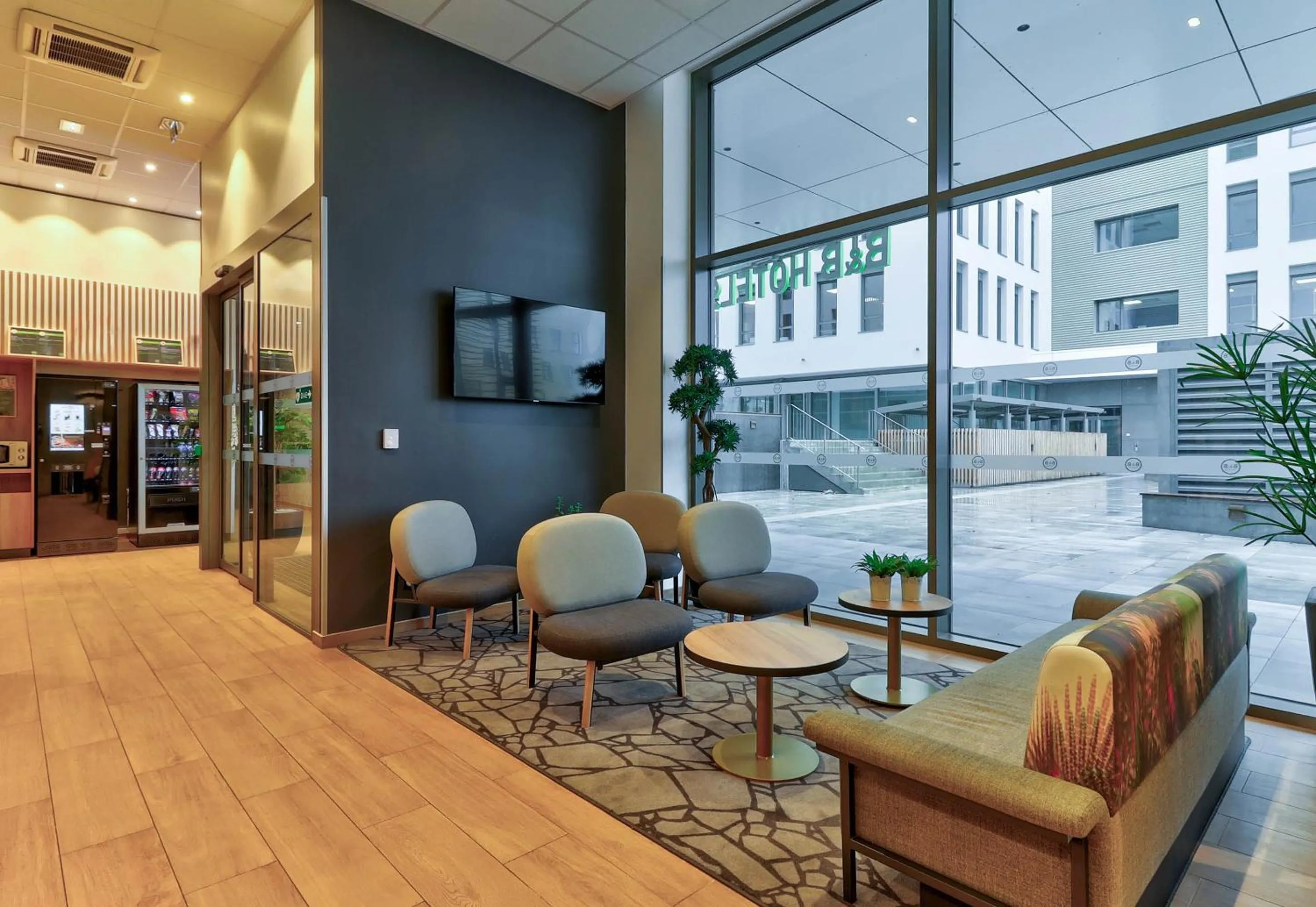 Seating area in B&B HOTEL Dijon Valmy Toison d'or