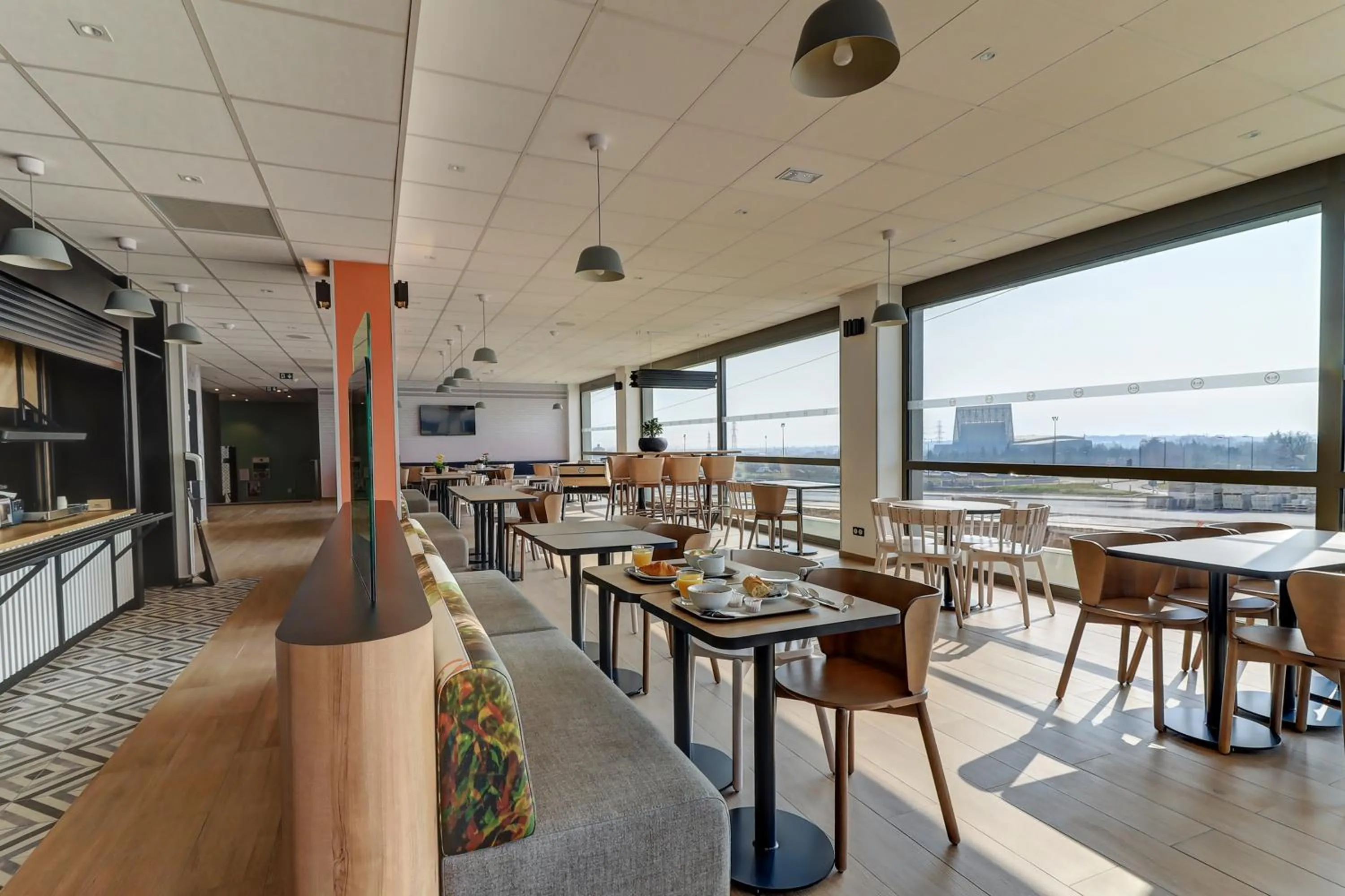 Buffet breakfast in B&B HOTEL Dijon Valmy Toison d'or