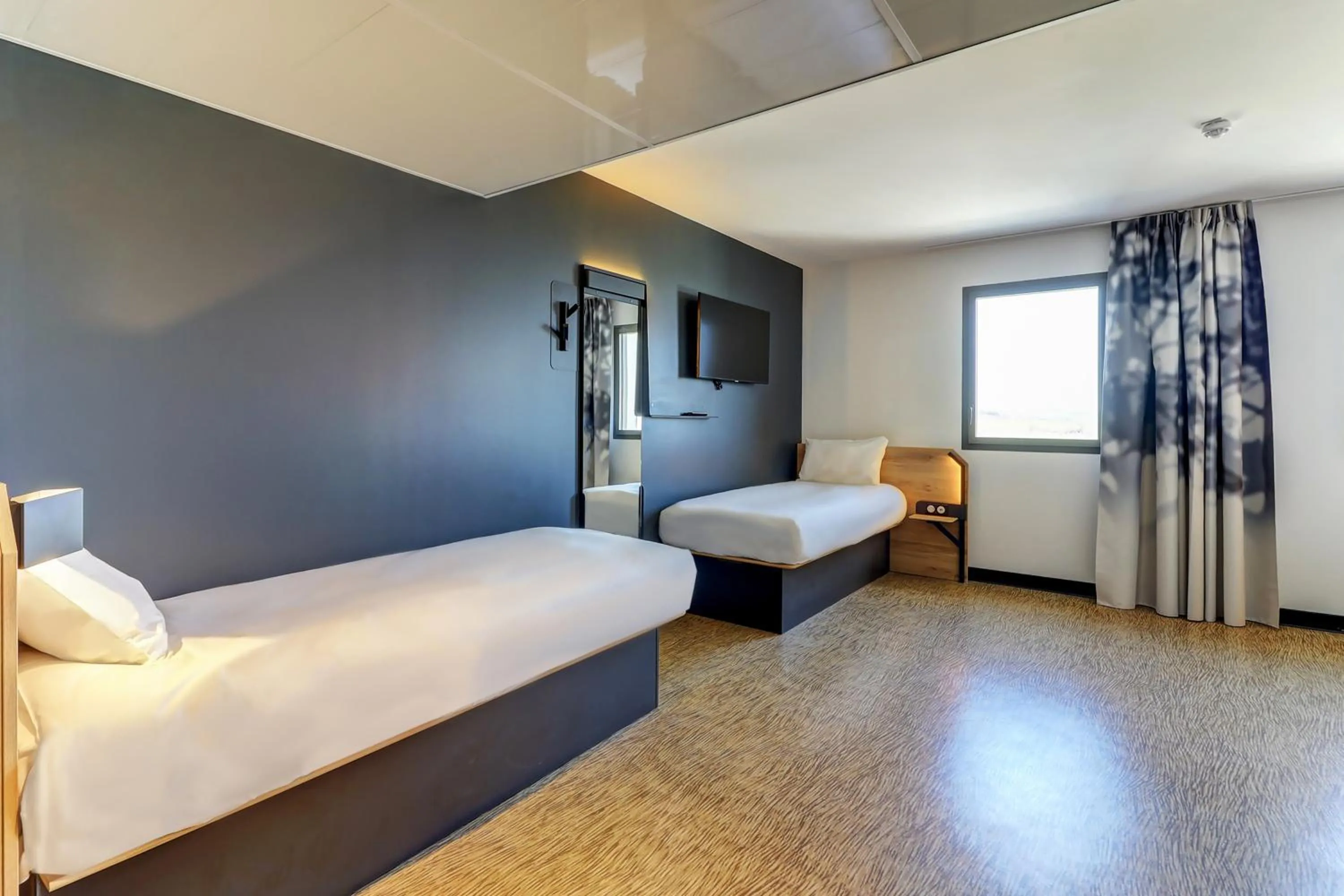 Bedroom, Bed in B&B HOTEL Dijon Valmy Toison d'or