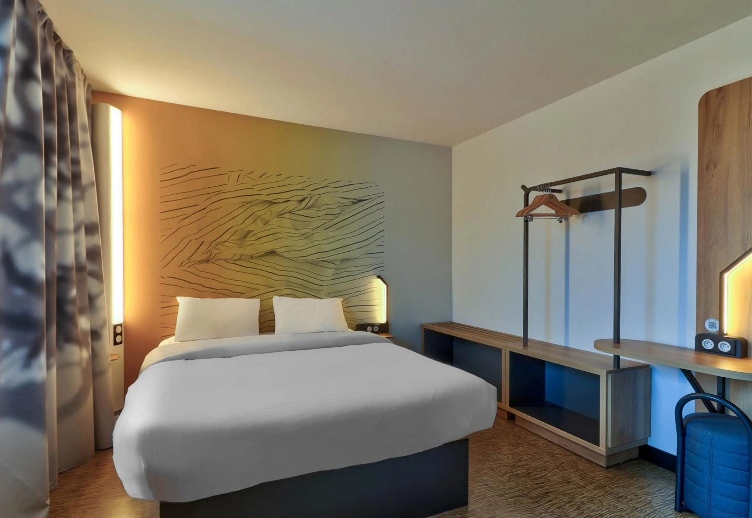 Bedroom, Bed in B&B HOTEL Dijon Valmy Toison d'or