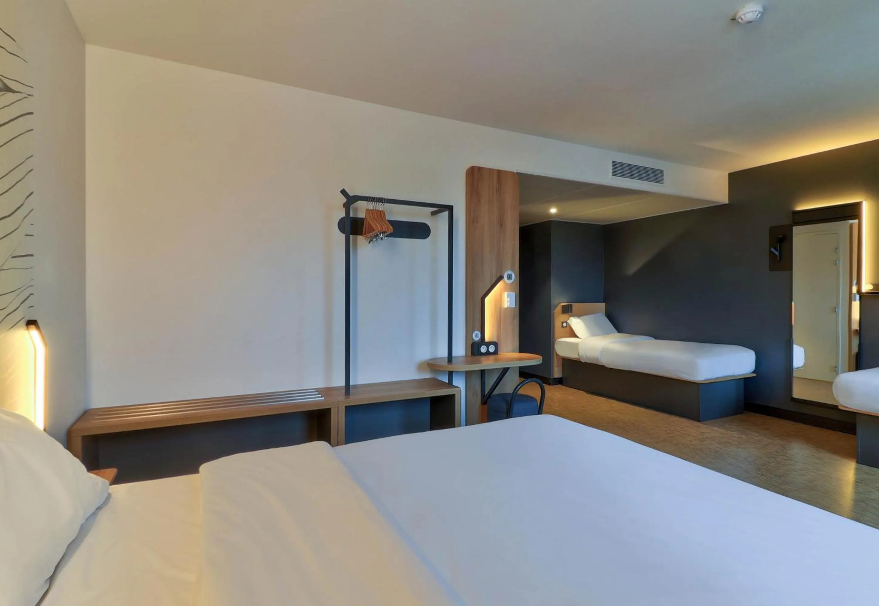 Bedroom, Bed in B&B HOTEL Dijon Valmy Toison d'or