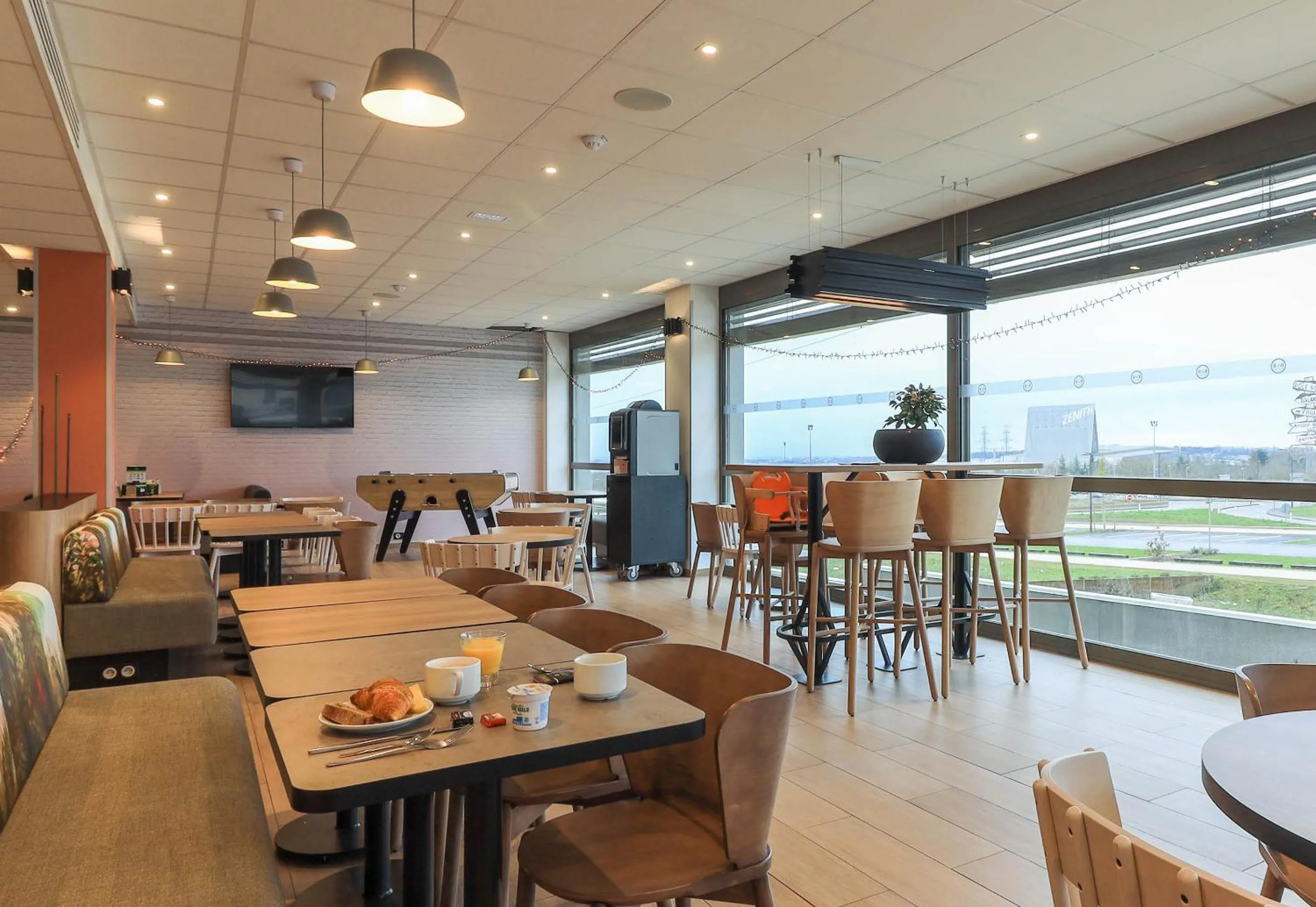 Restaurant/places to eat in B&B HOTEL Dijon Valmy Toison d'or