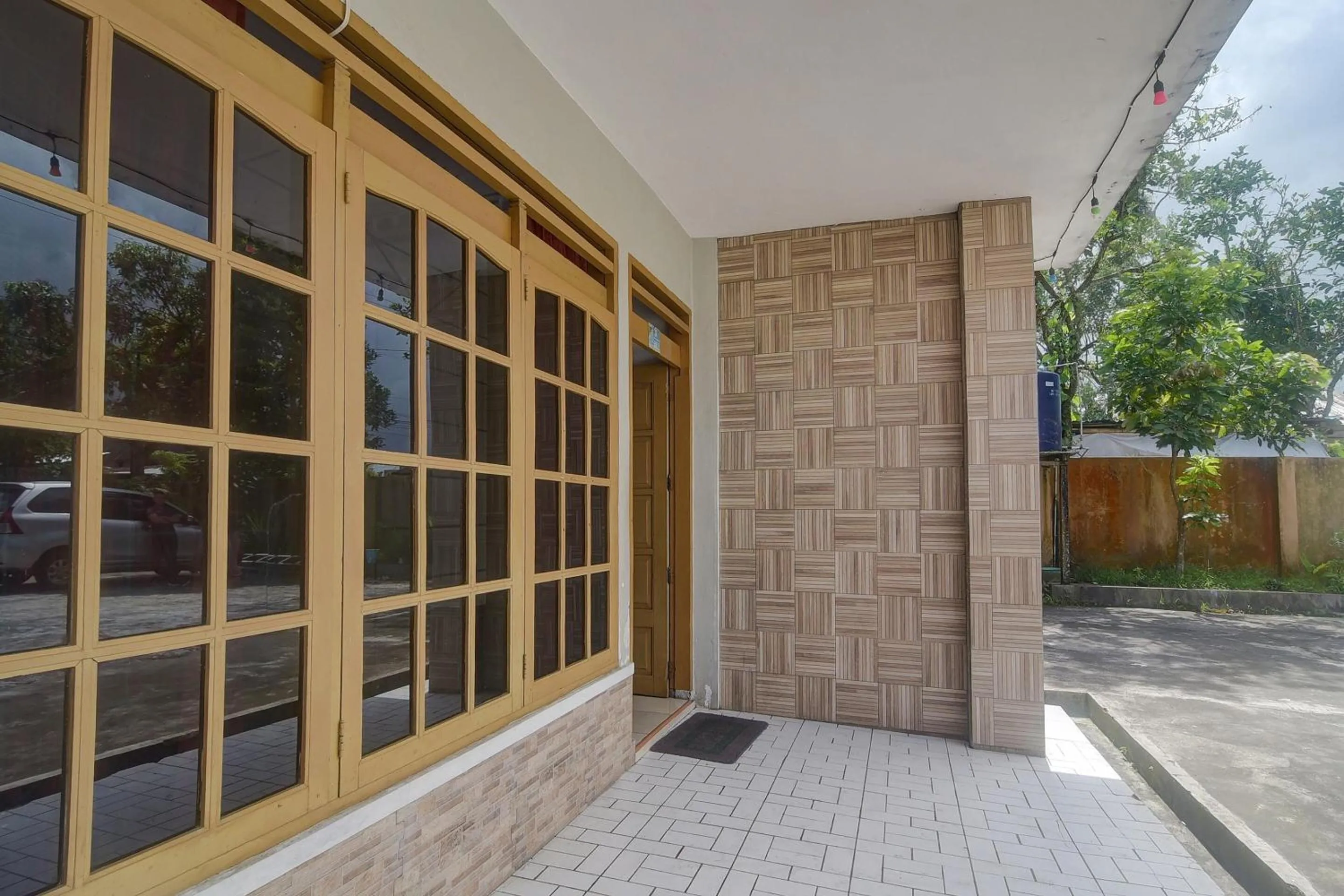 Facade/entrance in Hotel O Borneo