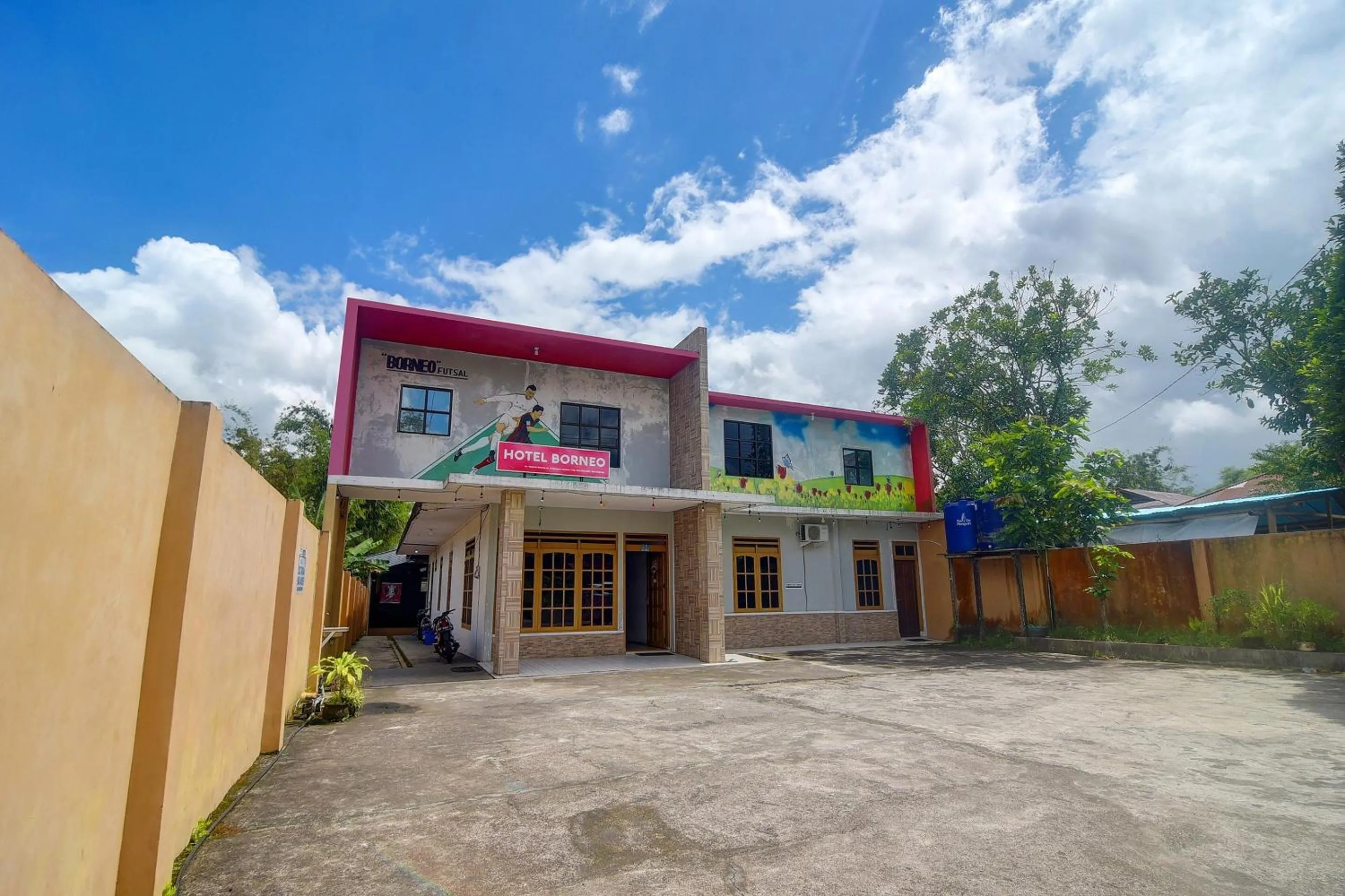 Facade/entrance in Hotel O Borneo