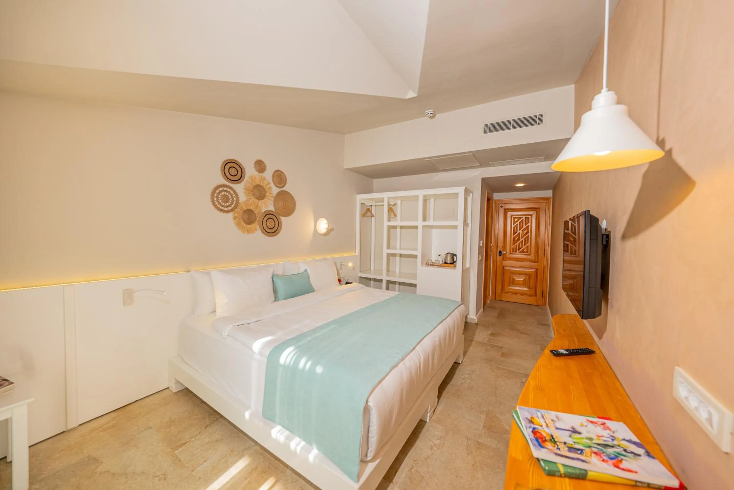 Massage, Bed in Kairos Valley Wellness & Longevity