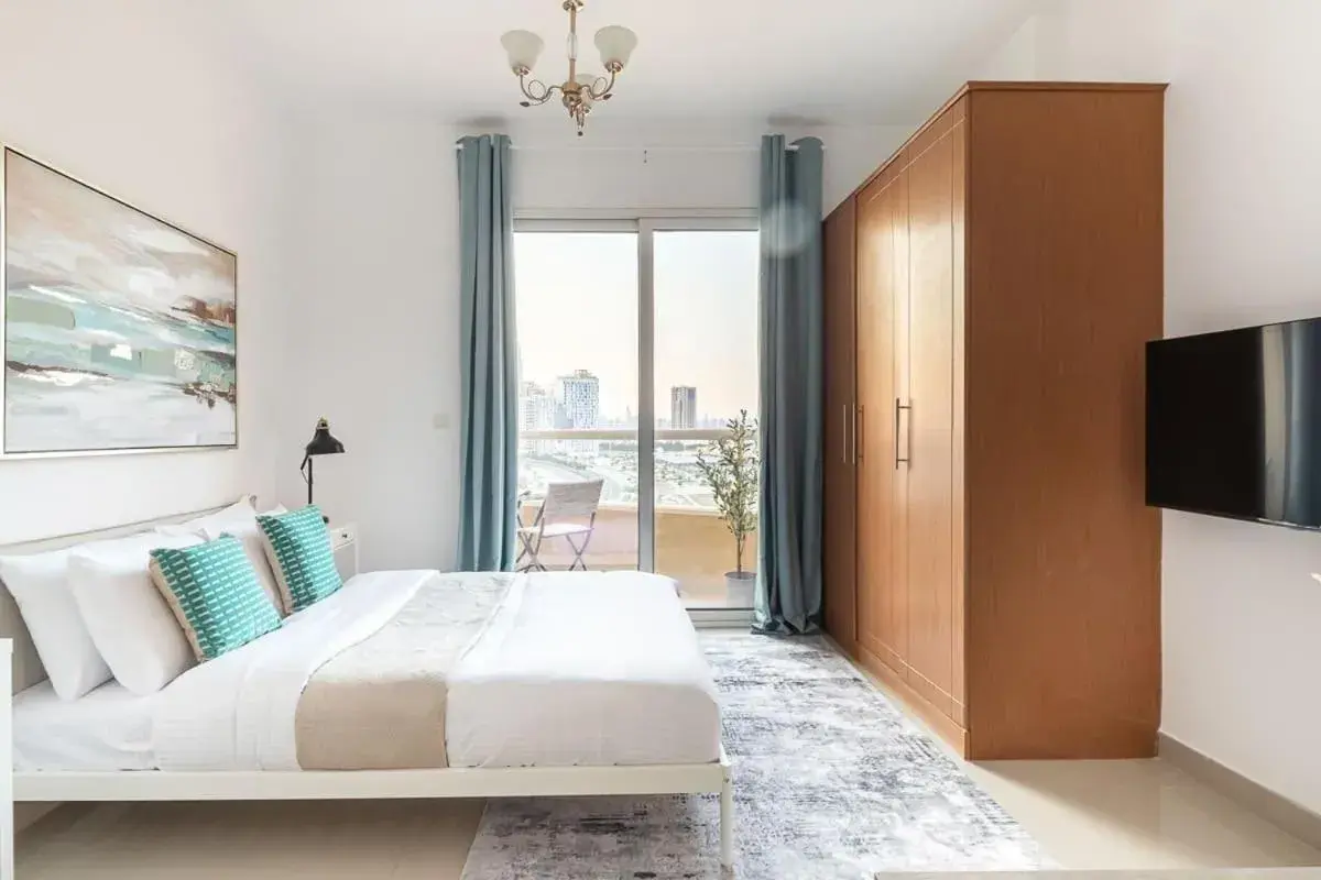 Frank Porter - Lakeside Tower D Frank Porter - Lakeside Tower D