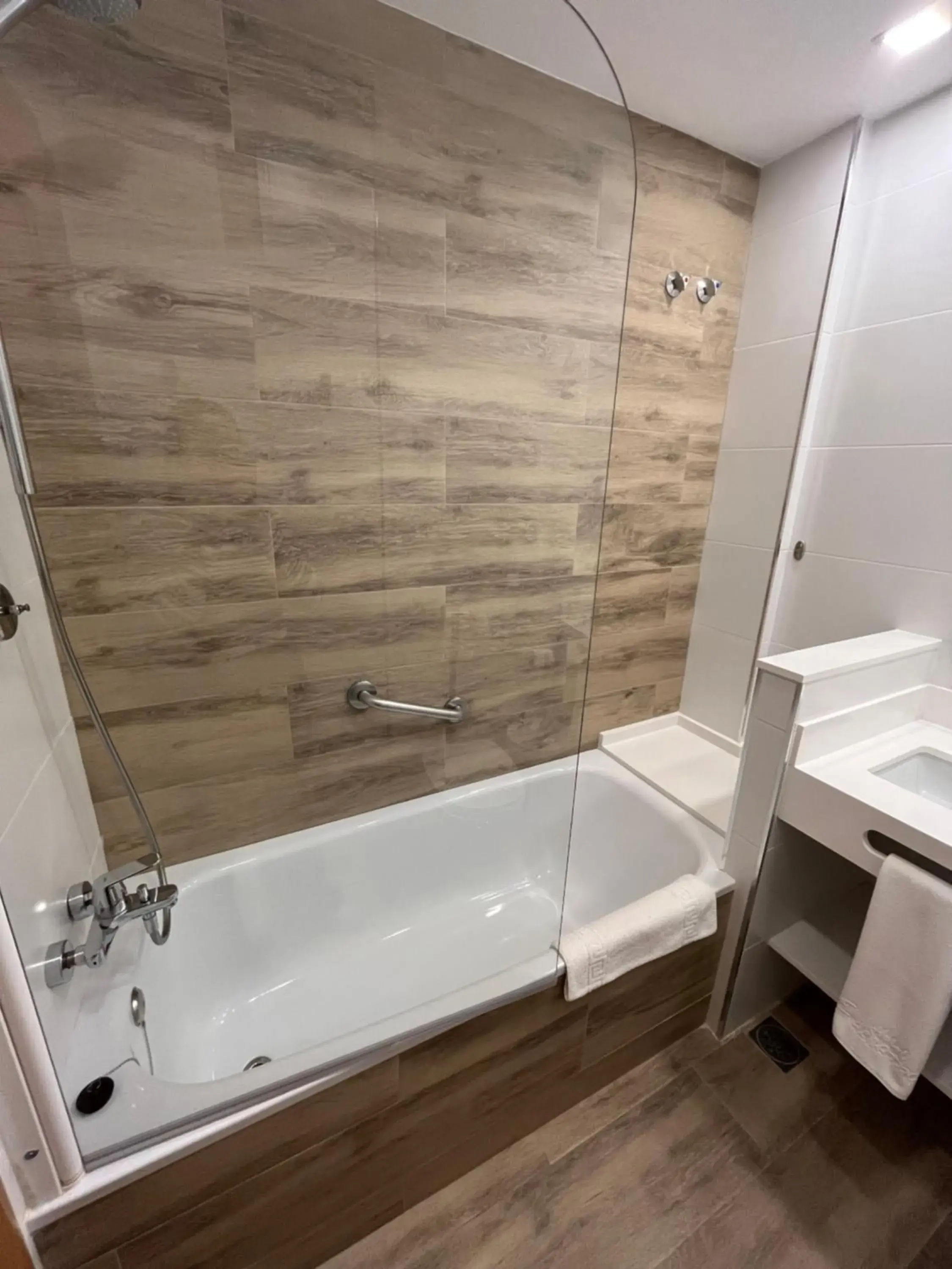 Double or Twin Room (2 Adults + 1 Child) in Hotel Albatros Double or Twin Room (2 Adults + 1 Child) in Hotel Albatros