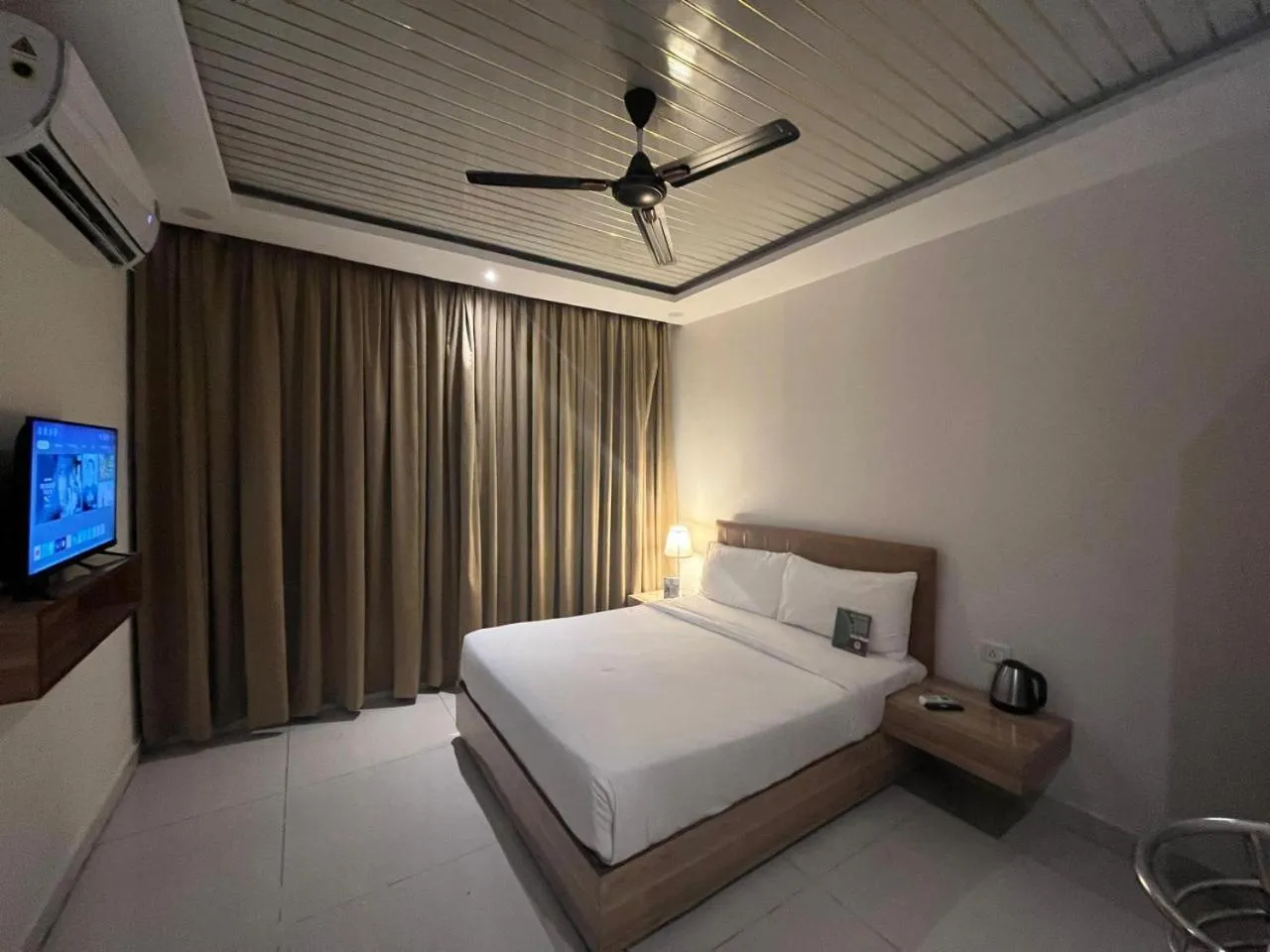 Bedroom, Bed in Hotel Hibiscus Tree- Bachupally