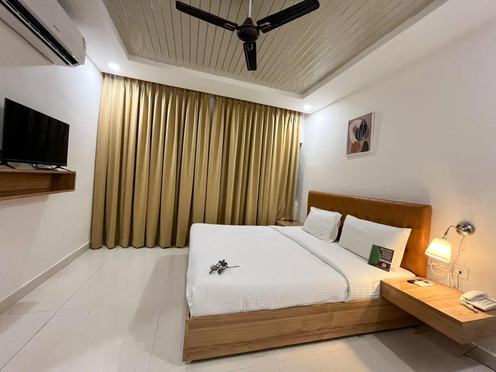 Bed in Hotel Hibiscus Tree- Bachupally Bed in Hotel Hibiscus Tree- Bachupally