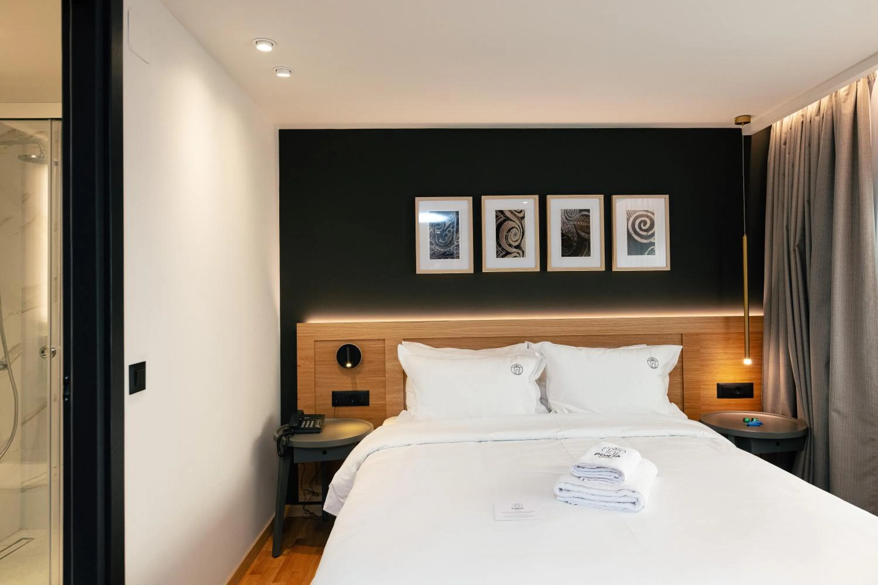 Bedroom, Bed in Porta Suites