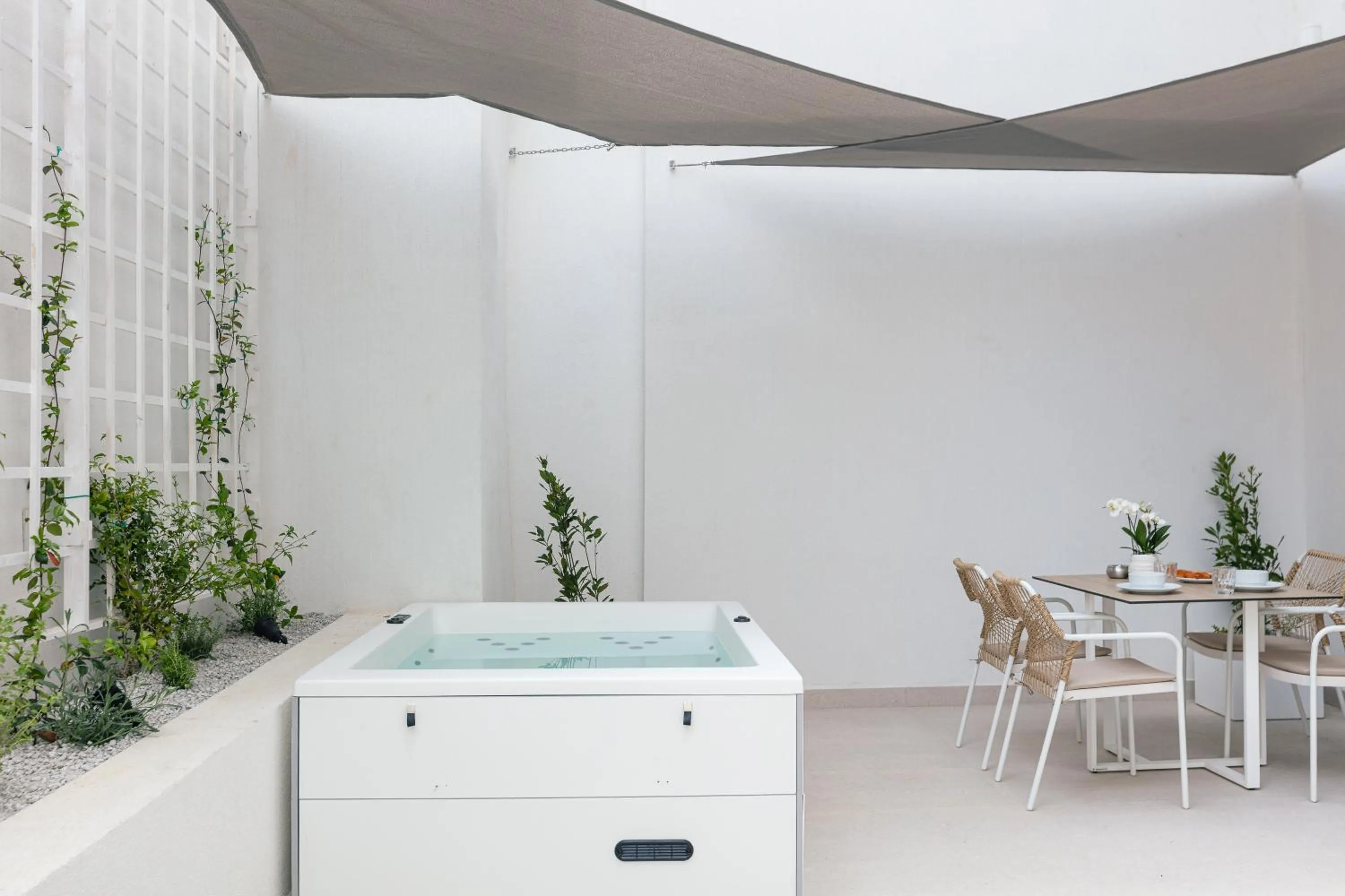 Hot Tub in Porta Suites