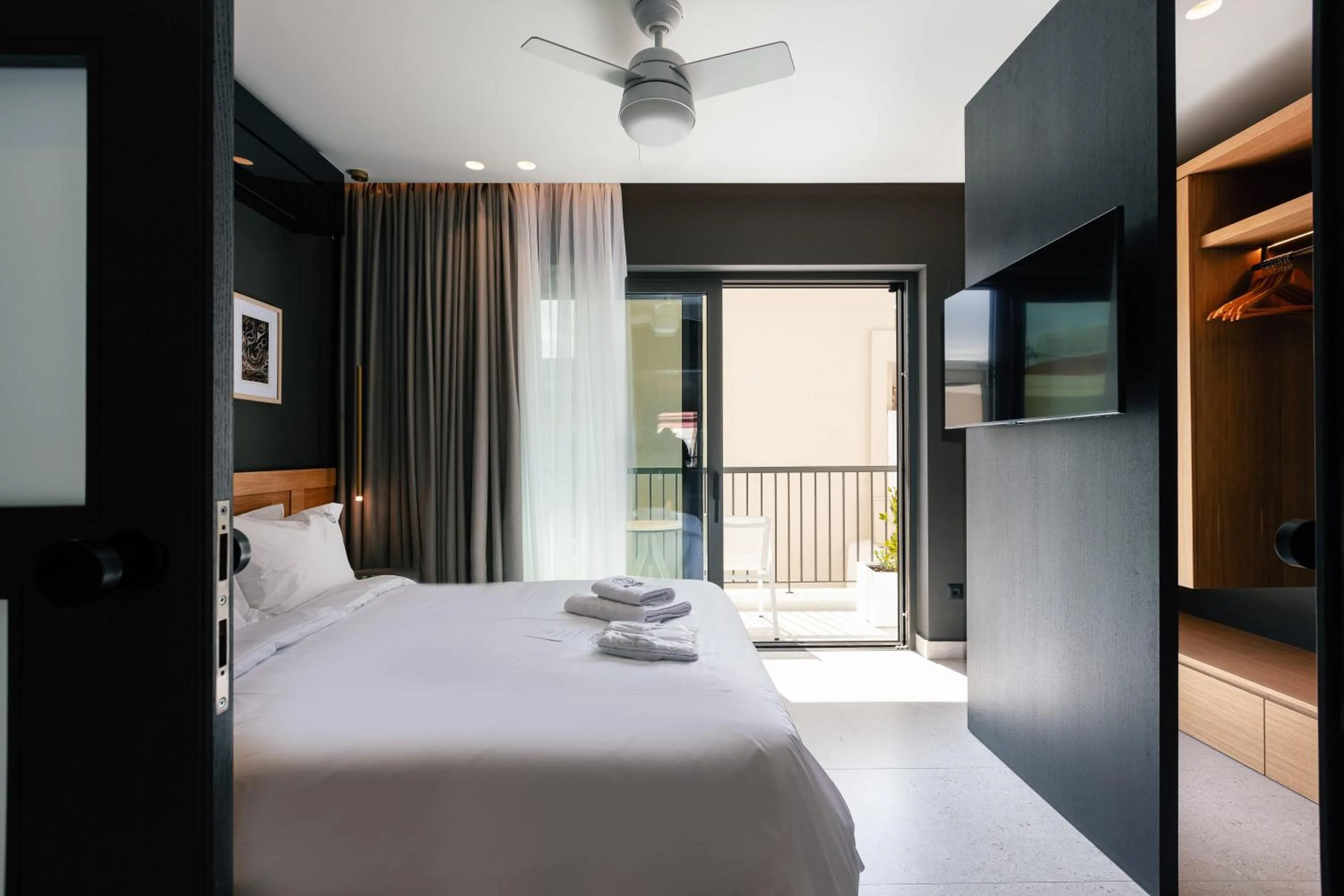 Bedroom, Bed in Porta Suites