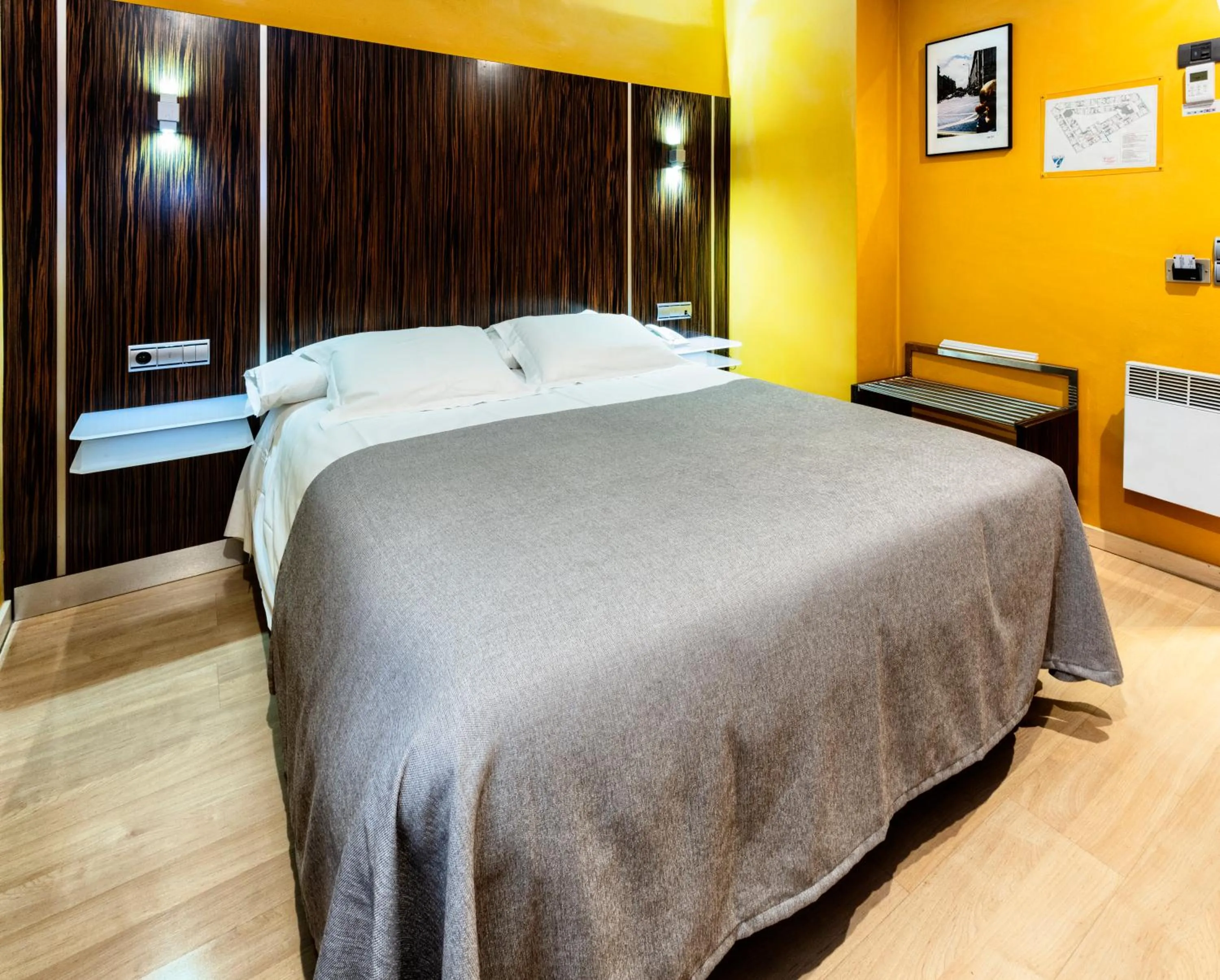 Photo of the whole room, Bed in Hotel Gran Via