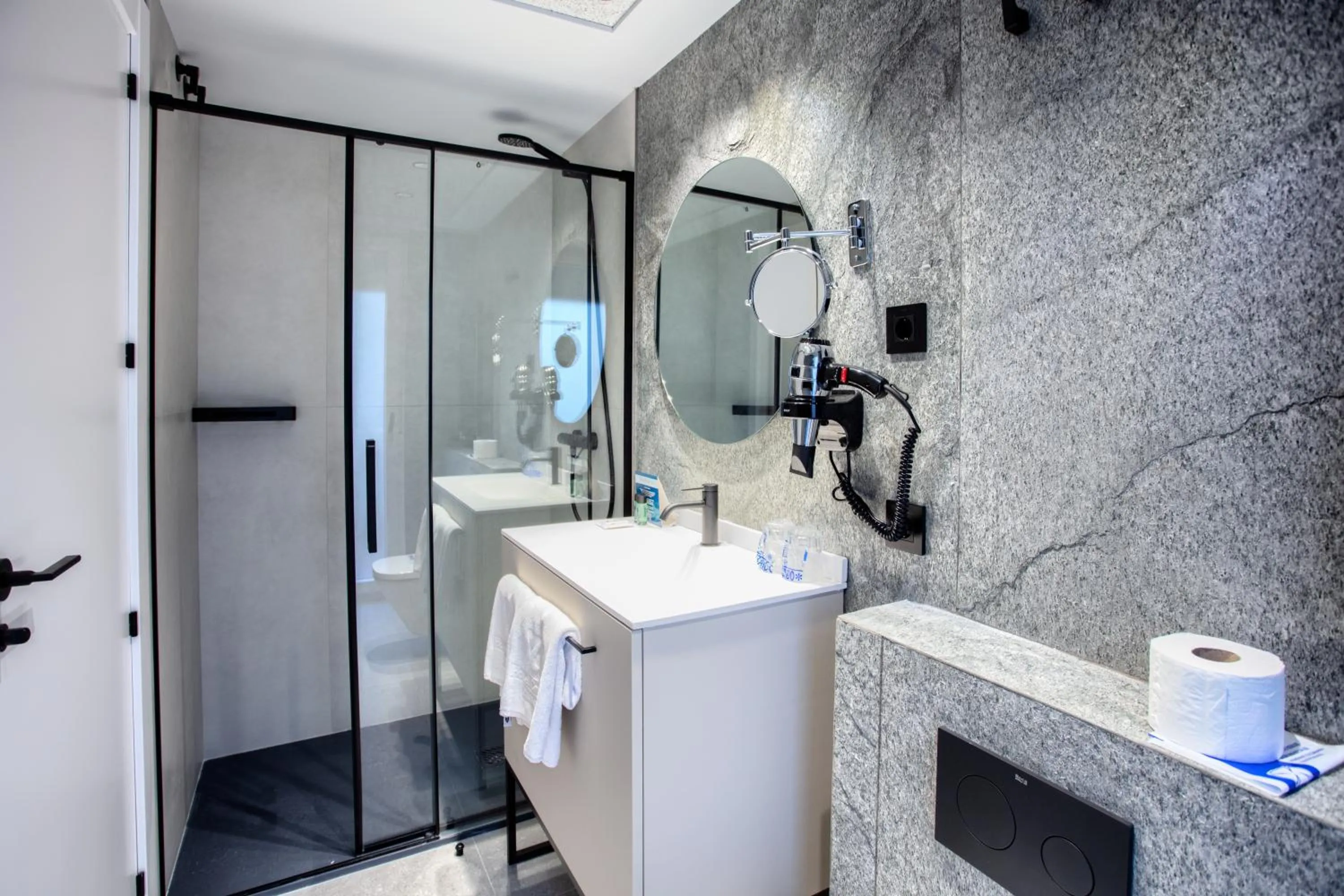 Shower in Hotel Gran Via