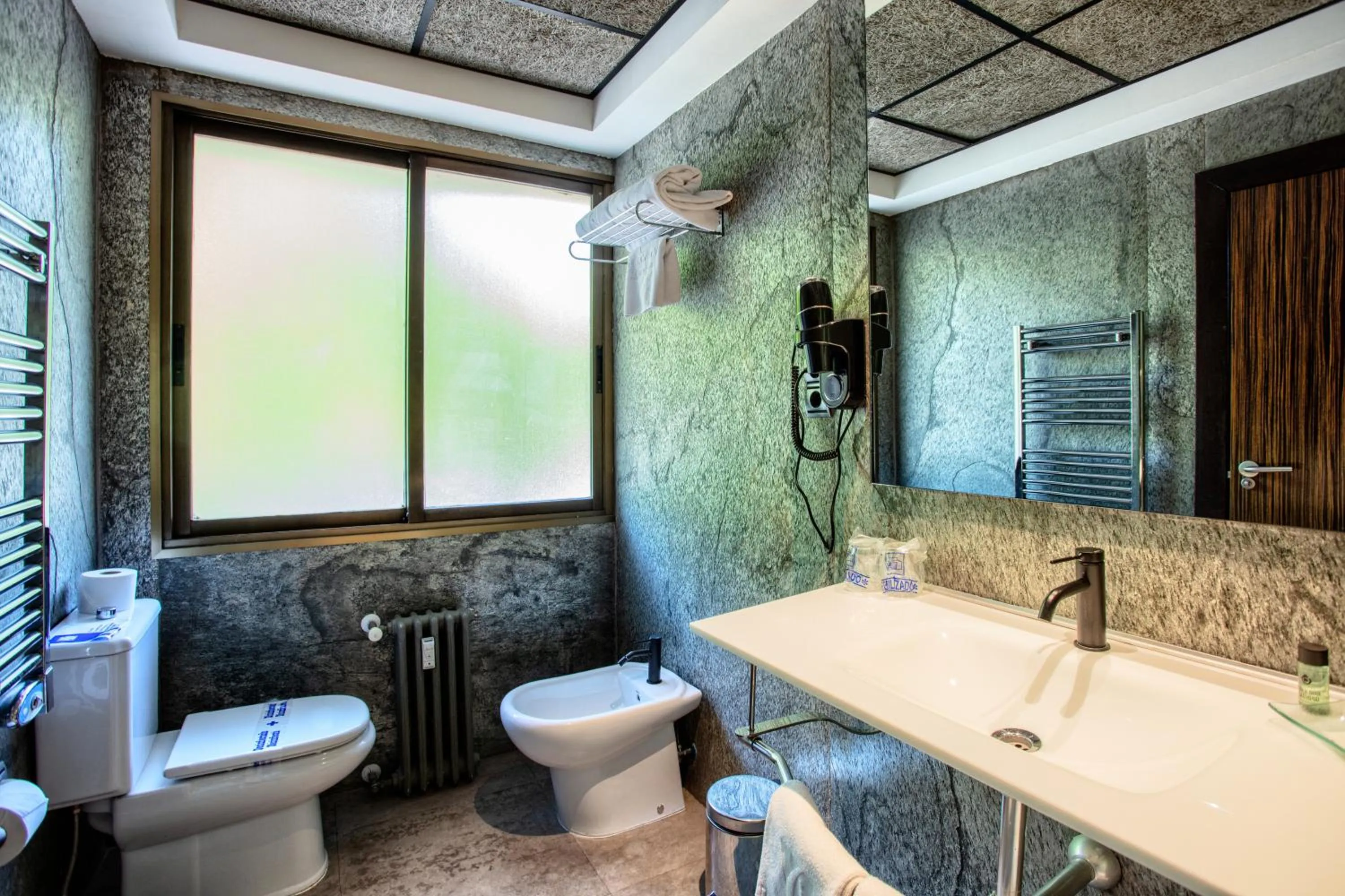 Shower in Hotel Gran Via