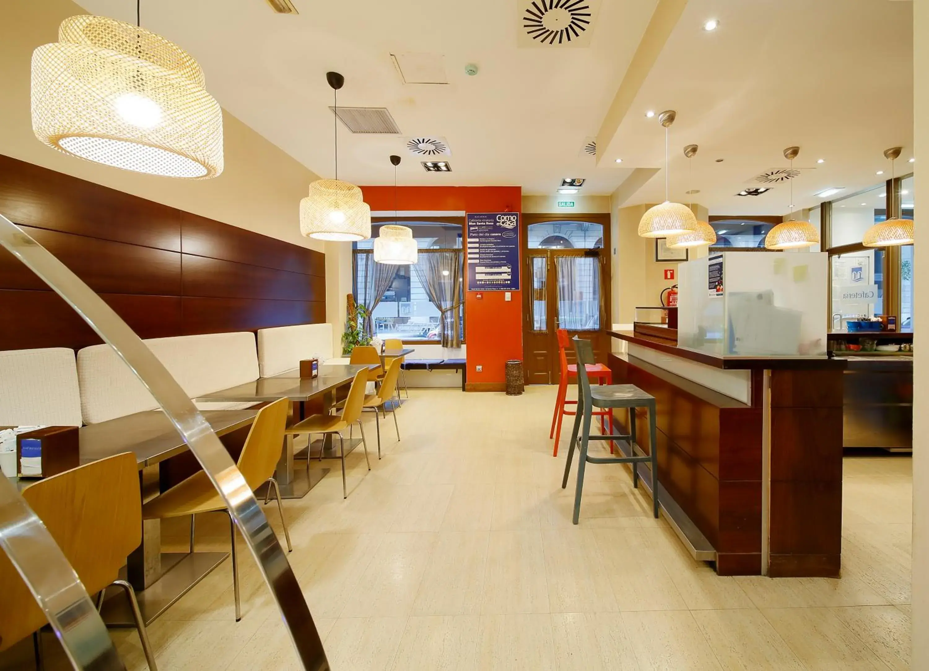 Lounge or bar in Hotel Marqués, Blue Hoteles Lounge or bar in Hotel Marqués, Blue Hoteles