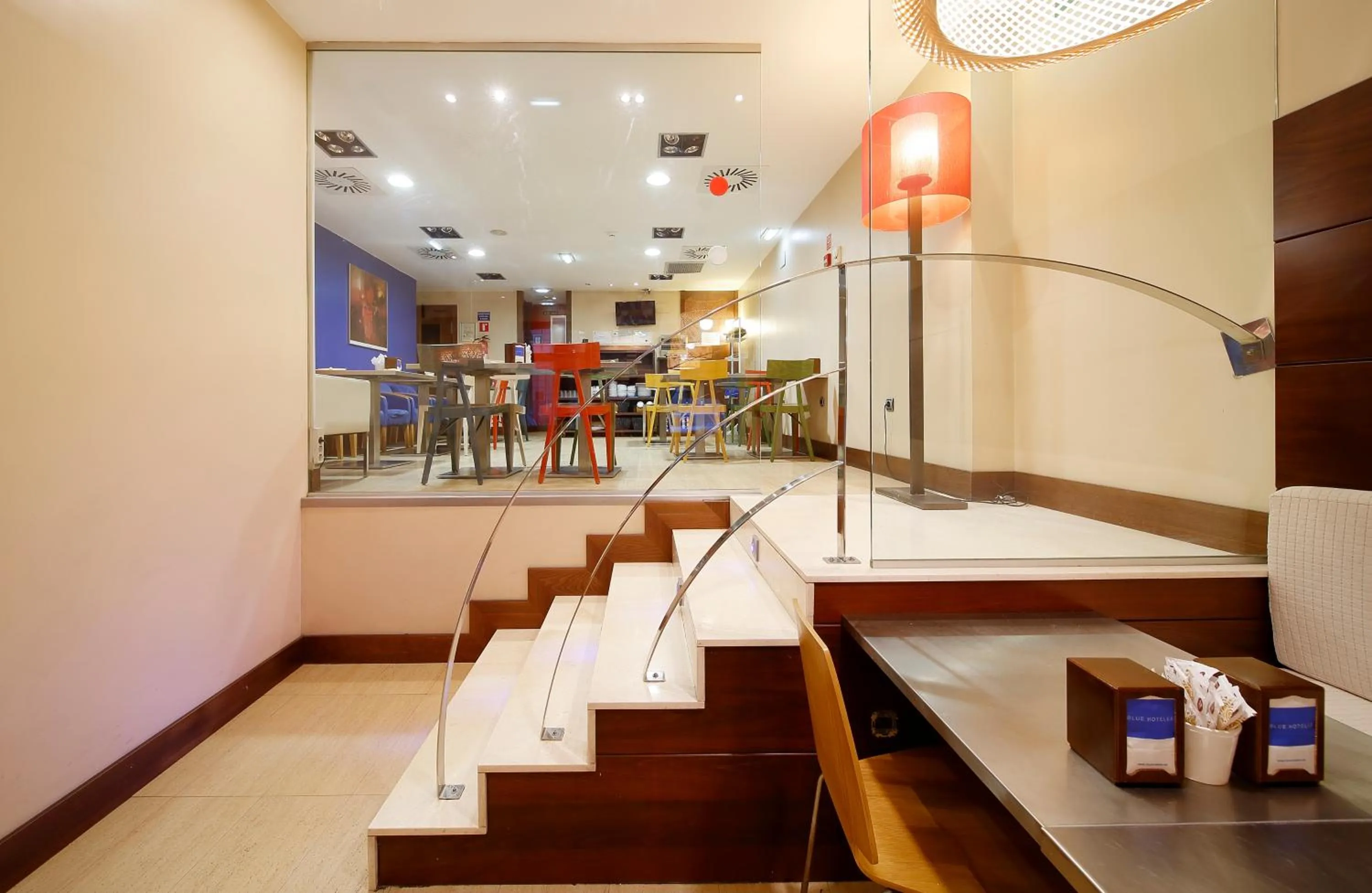 Lounge or bar in Hotel Marqués, Blue Hoteles