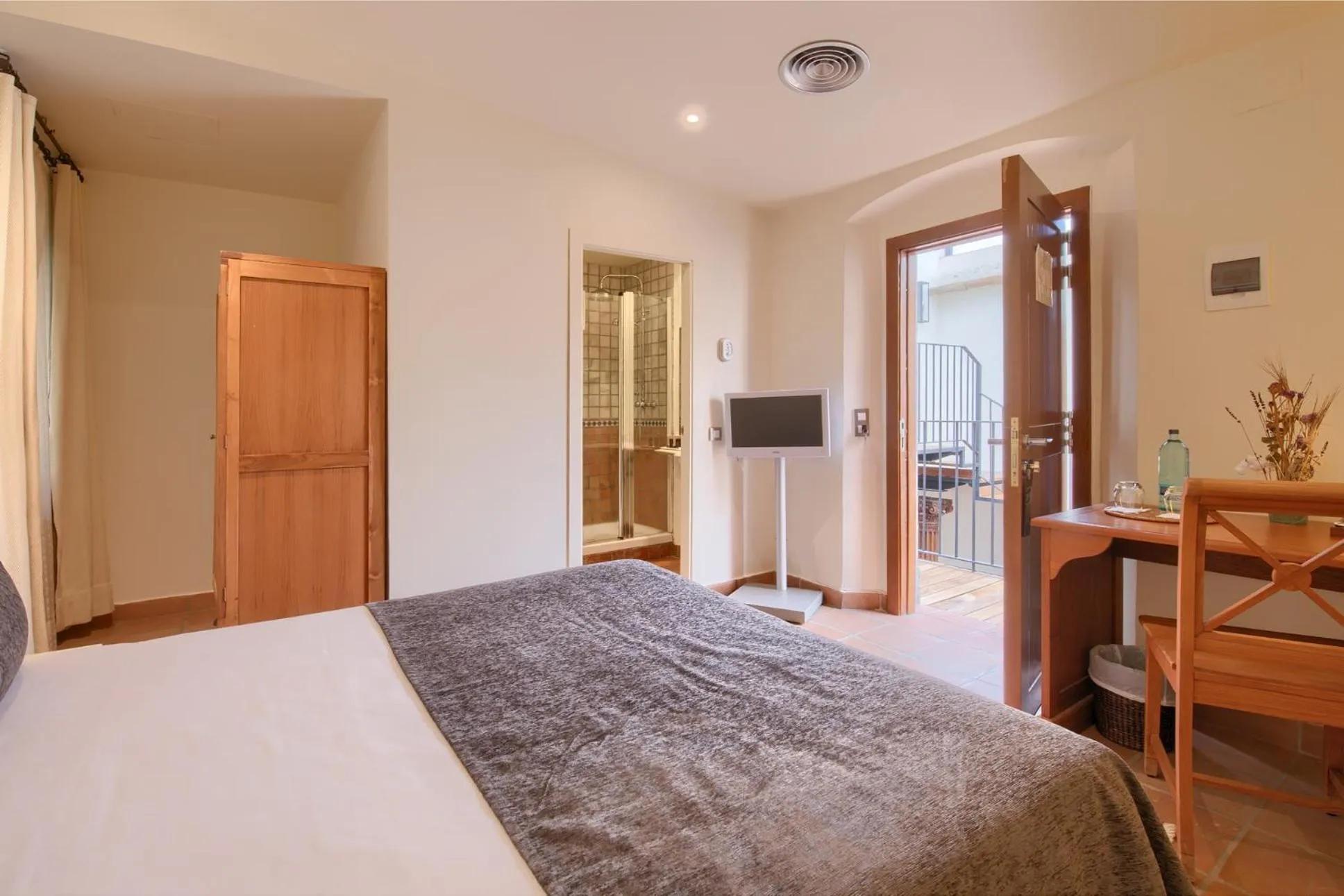 Bedroom, Bed in Hotel Convent de Begur