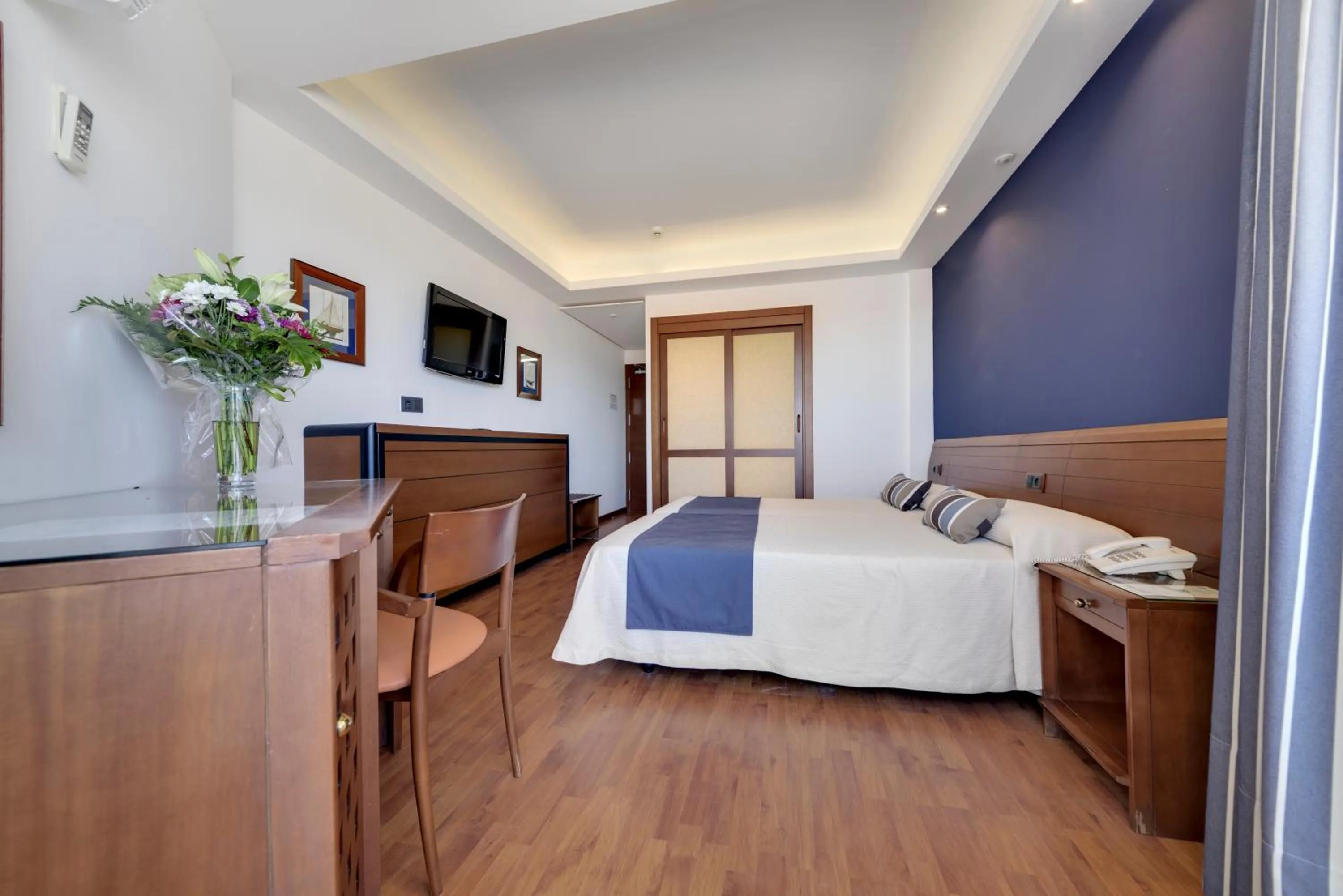 Double or Twin Room with Extra Bed with Sea View (2 Adults + 1 Child) in Hotel Puerto Bahía & Spa