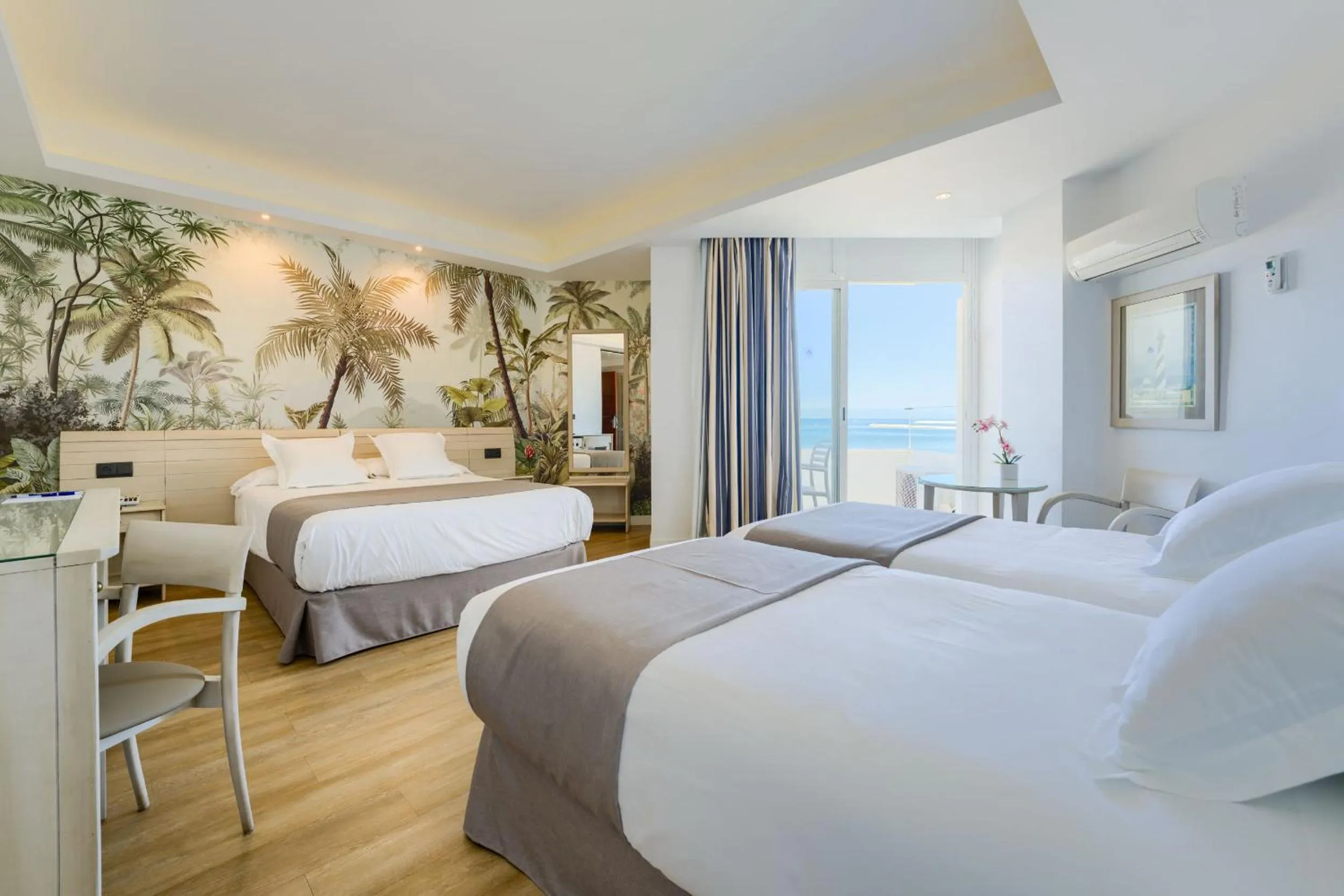 Bed in Hotel Puerto Bahía & Spa