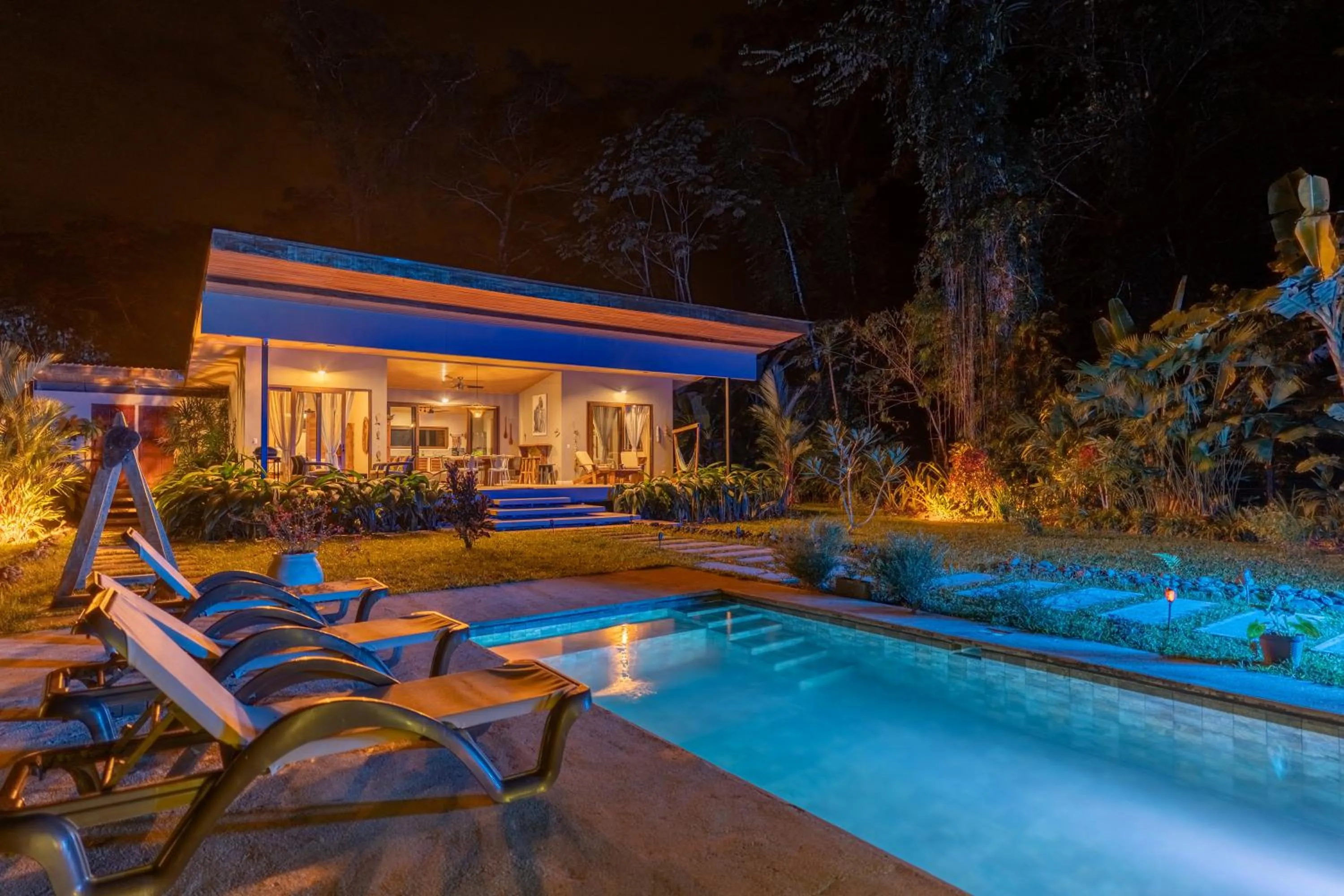 Swimming pool in Exōtico Beach Hotel