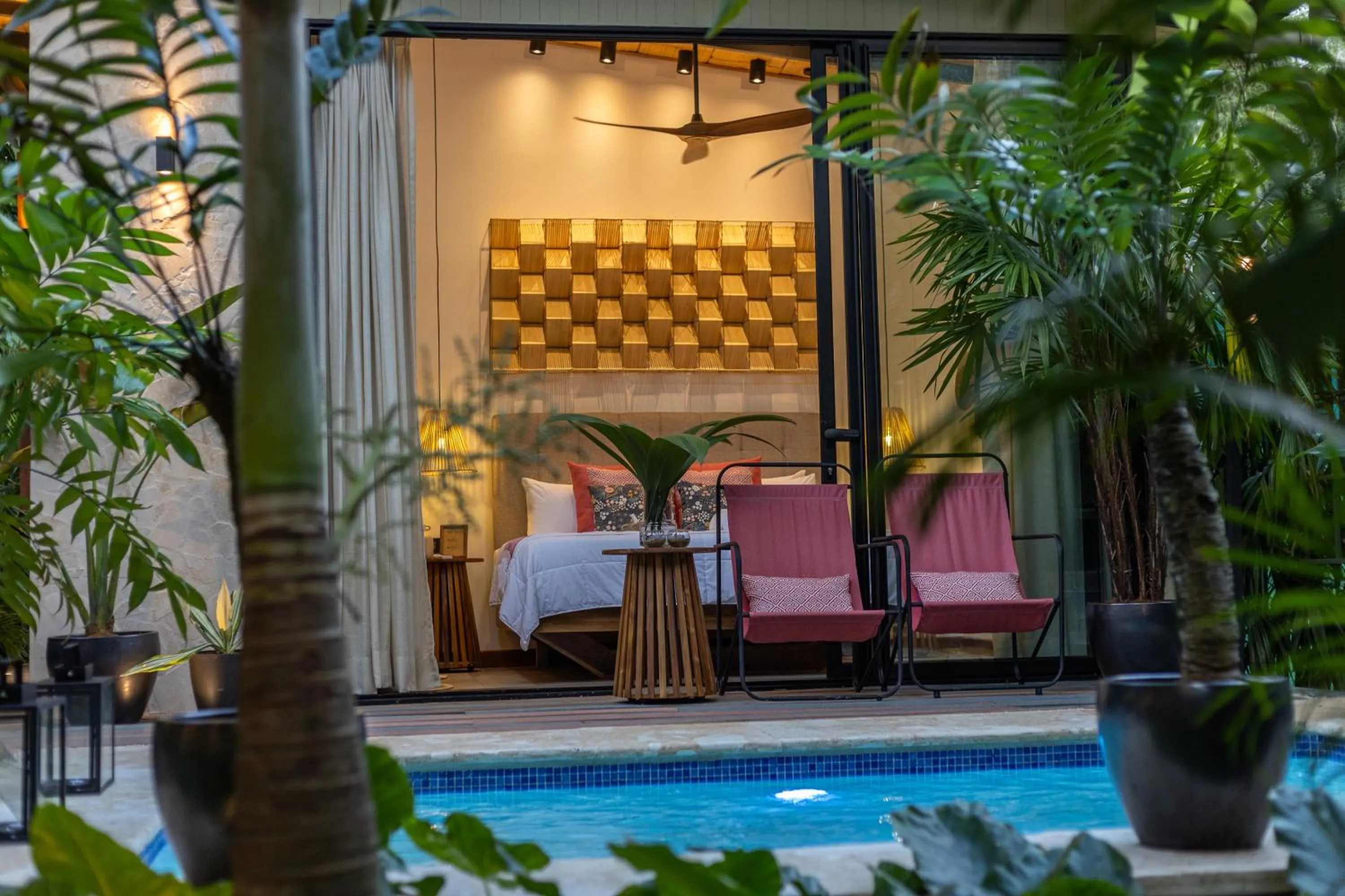 Swimming pool in Exôtico Beach Hotel