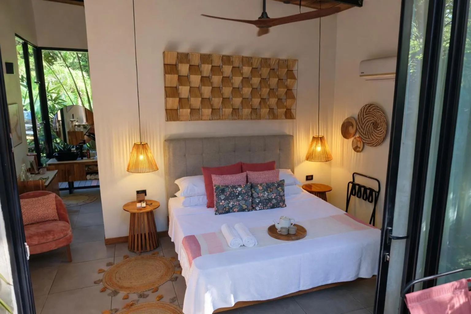 Bed in Exōtico Beach Hotel