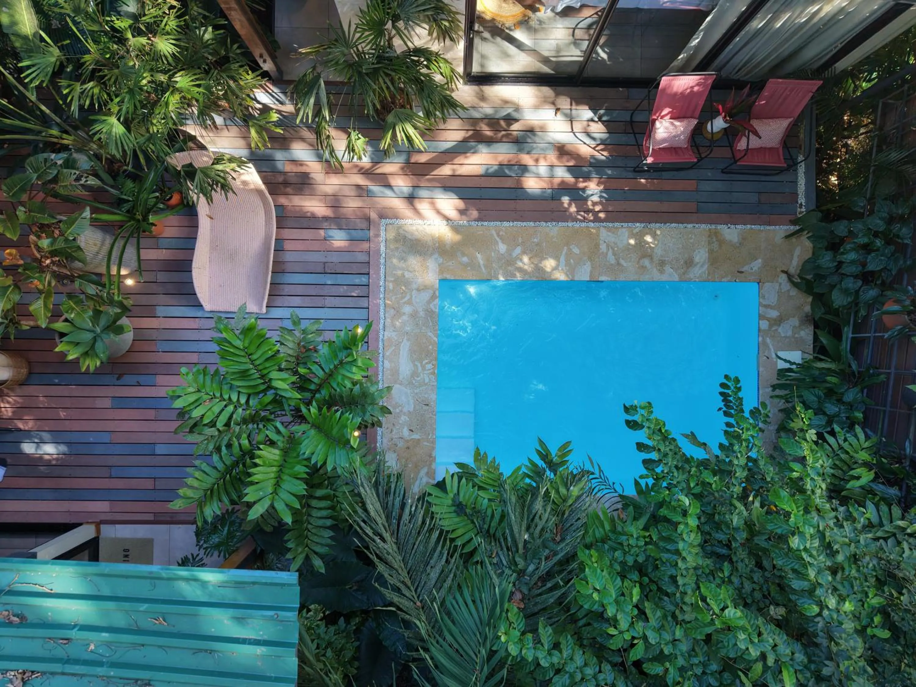 Swimming pool in Exōtico Beach Hotel