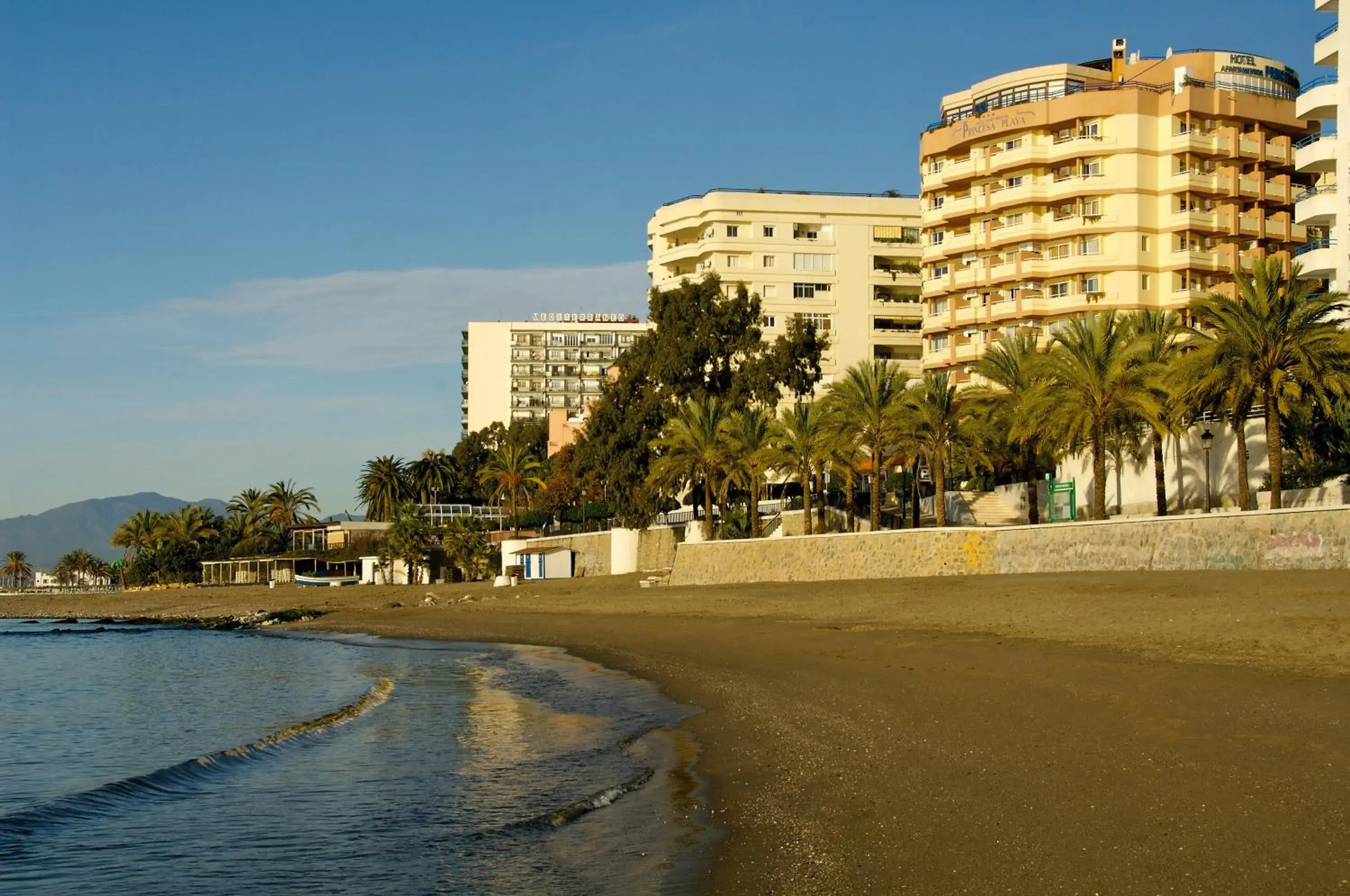 Property building in Ona Princesa Playa Property building in Ona Princesa Playa