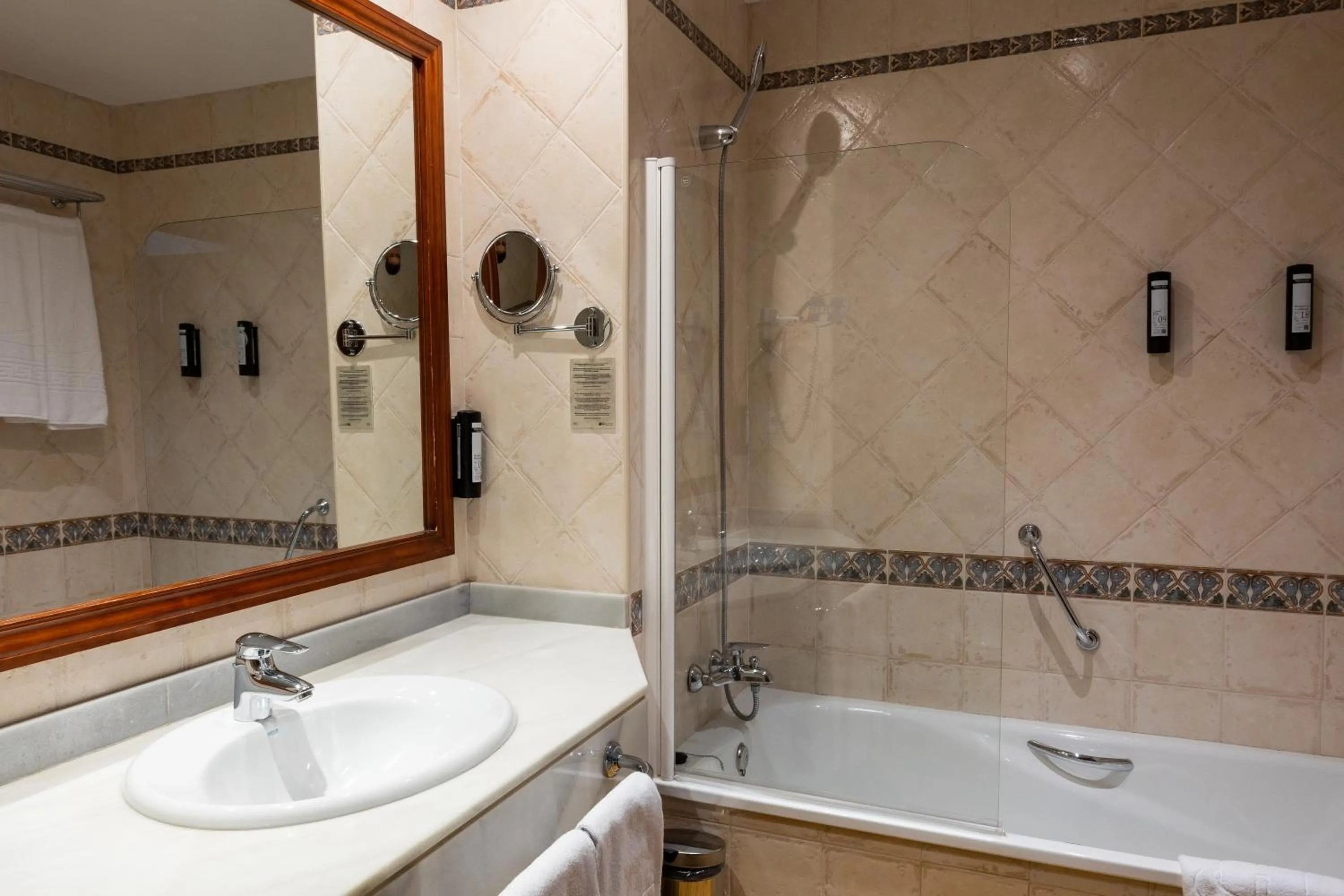 Bathroom in Hotel IPV Palace & Spa - Adults Recommended