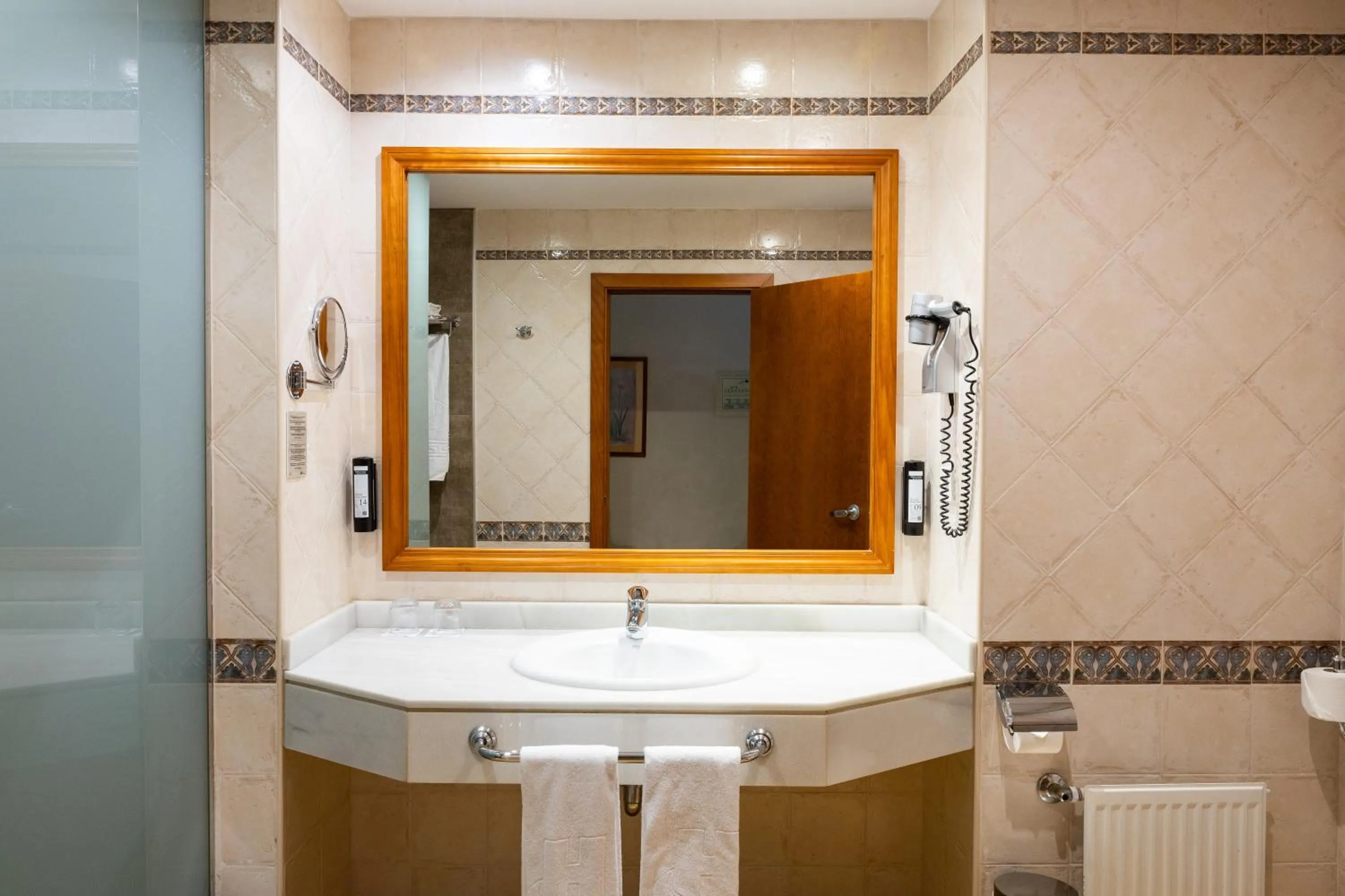 Bathroom in Hotel IPV Palace & Spa - Adults Recommended