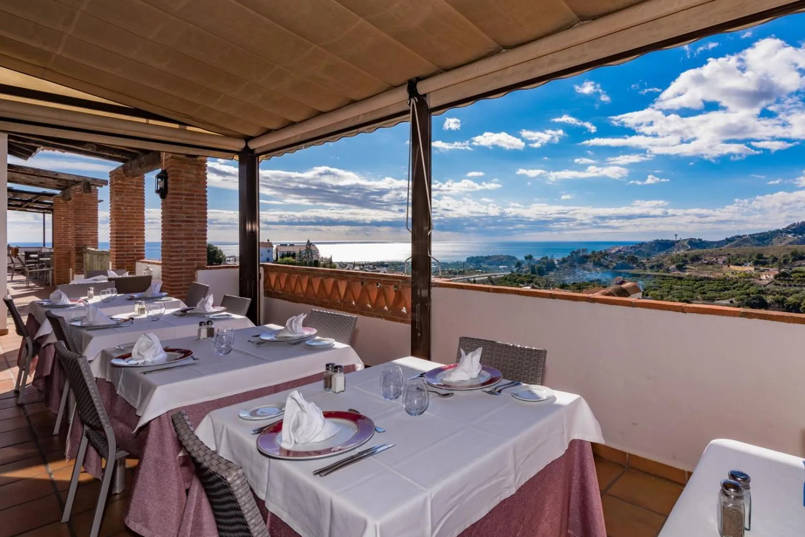 Restaurant/places to eat in Hotel Rural Almazara