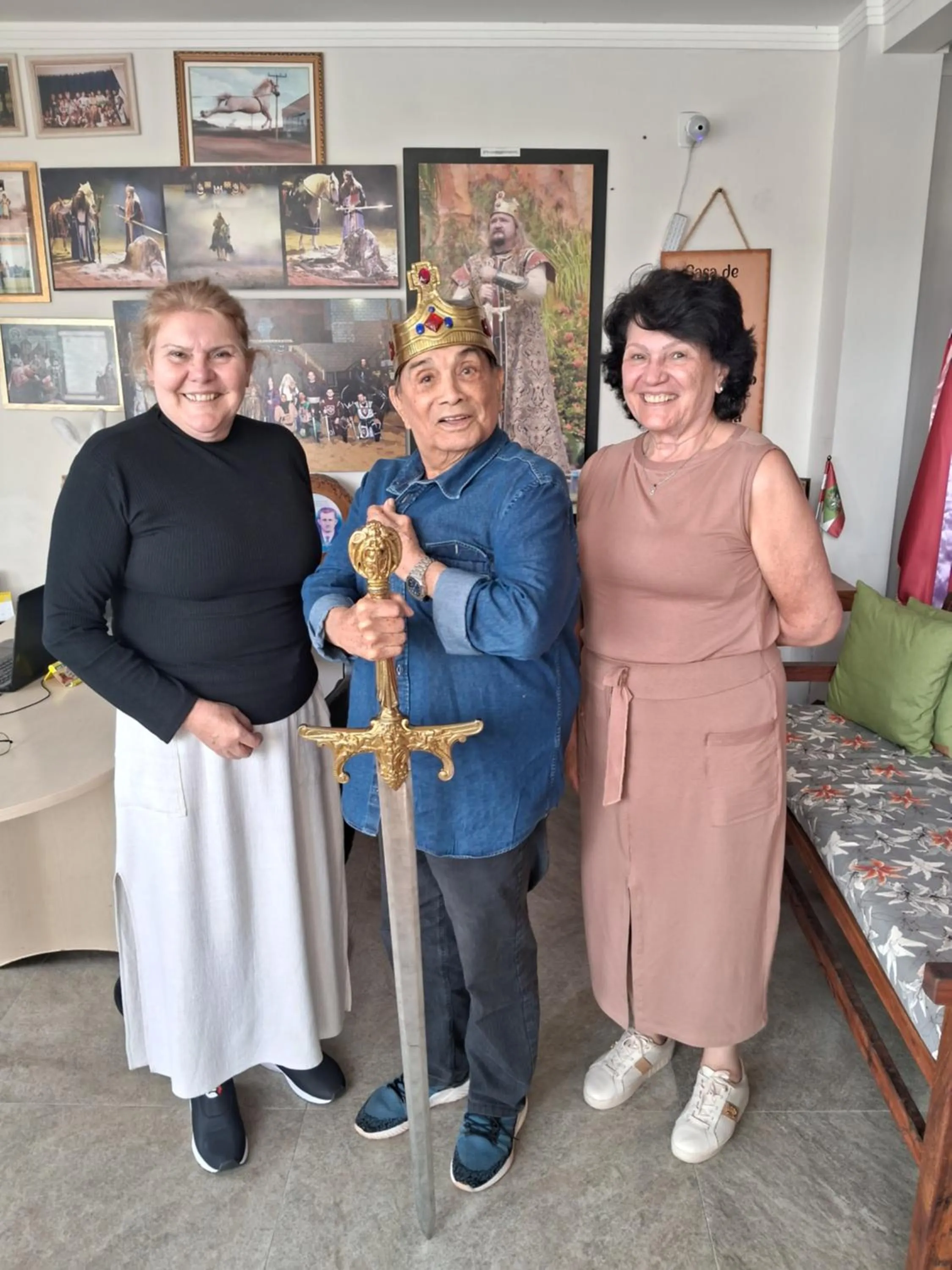 People in Pousada Castelo do Rei