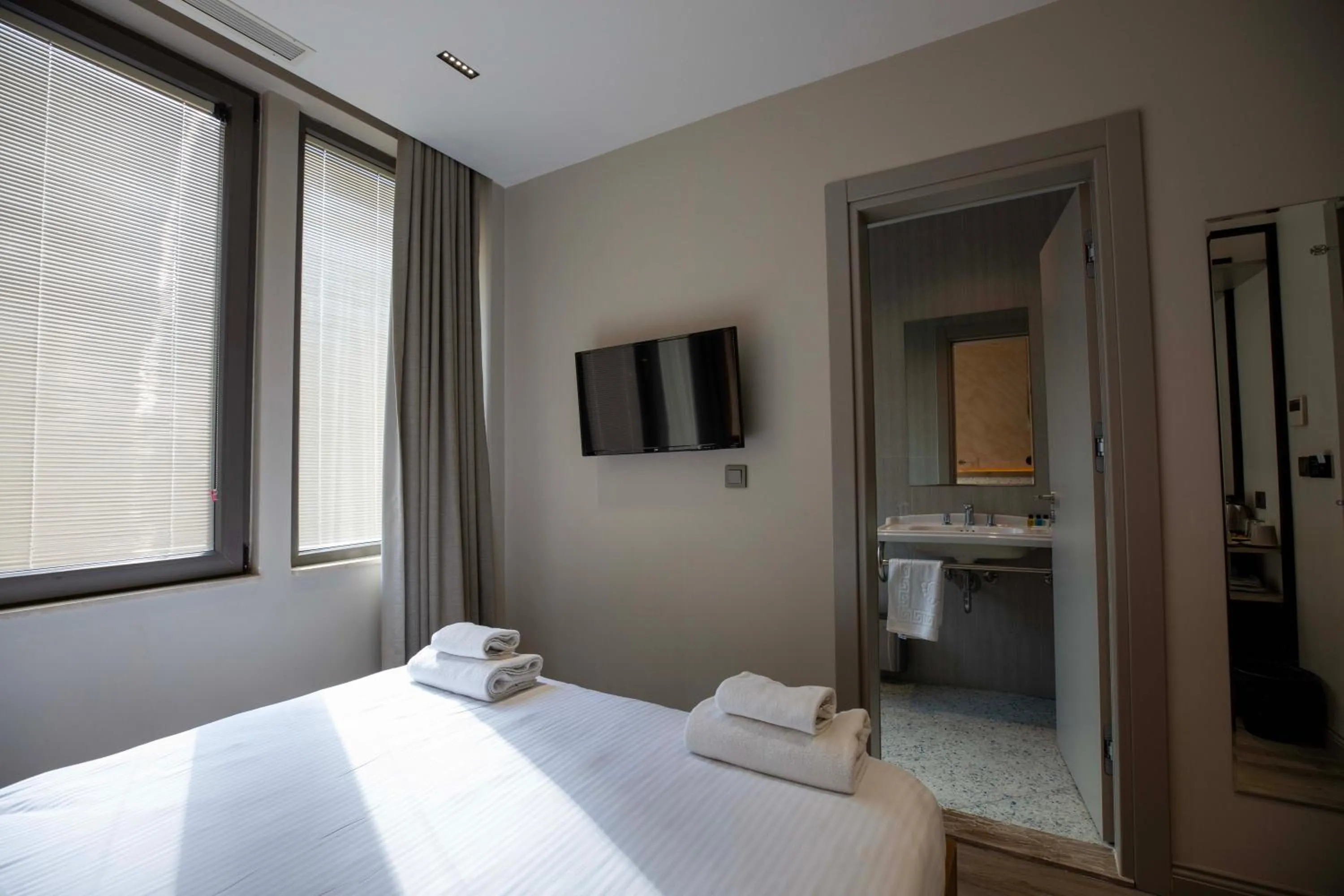 Bed in 21 Rooms Hotel