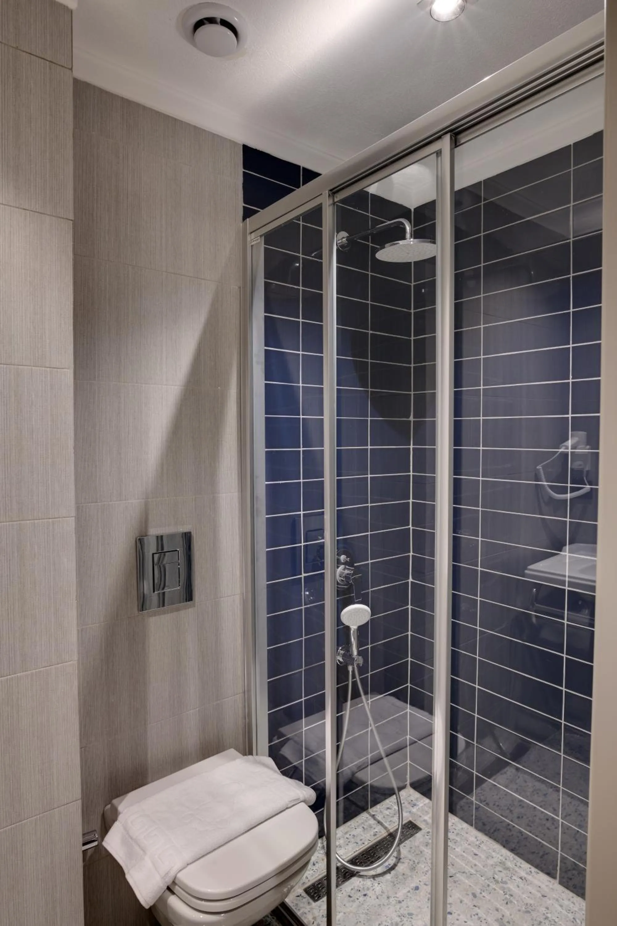 Shower in 21 Rooms Hotel