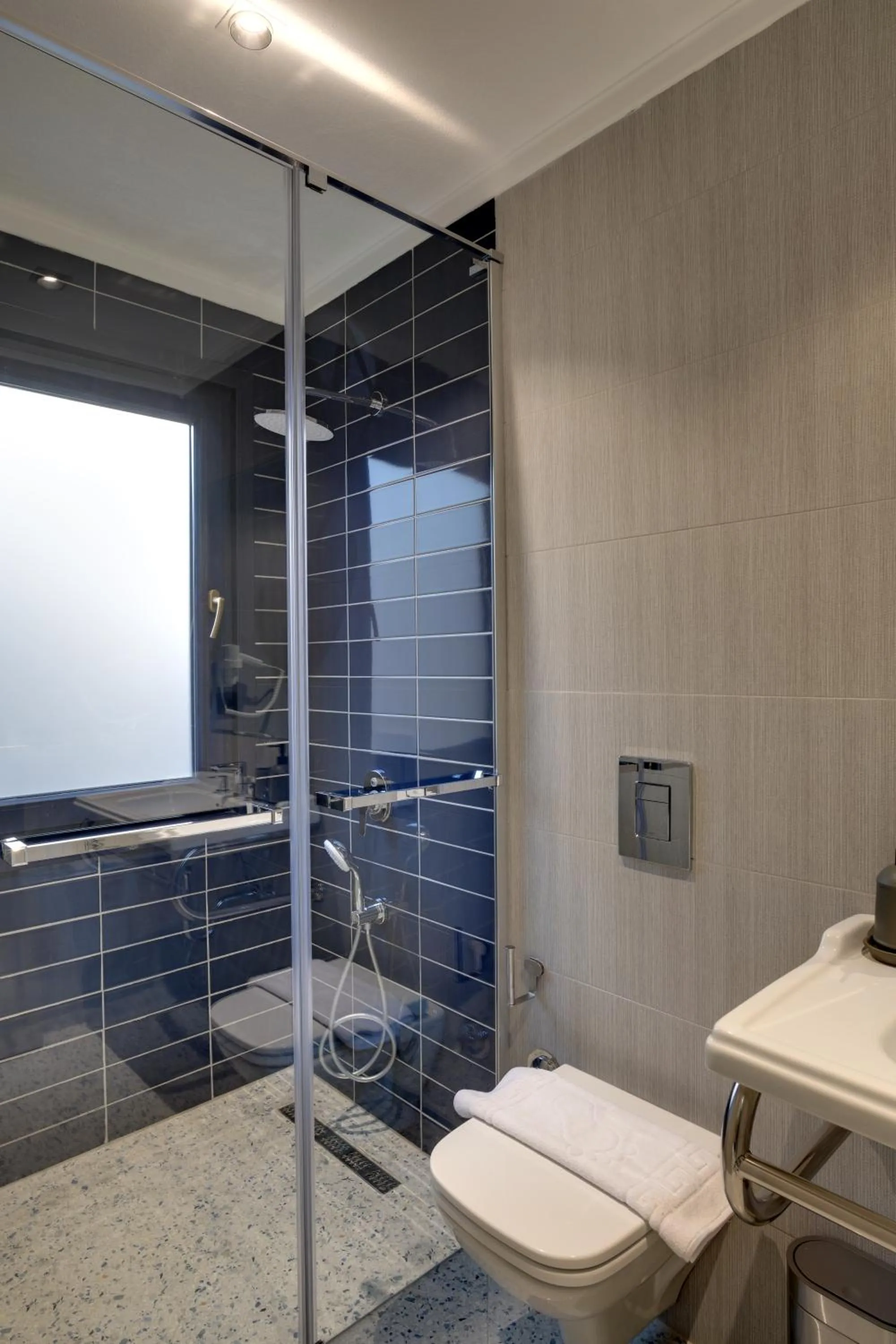 Shower in 21 Rooms Hotel