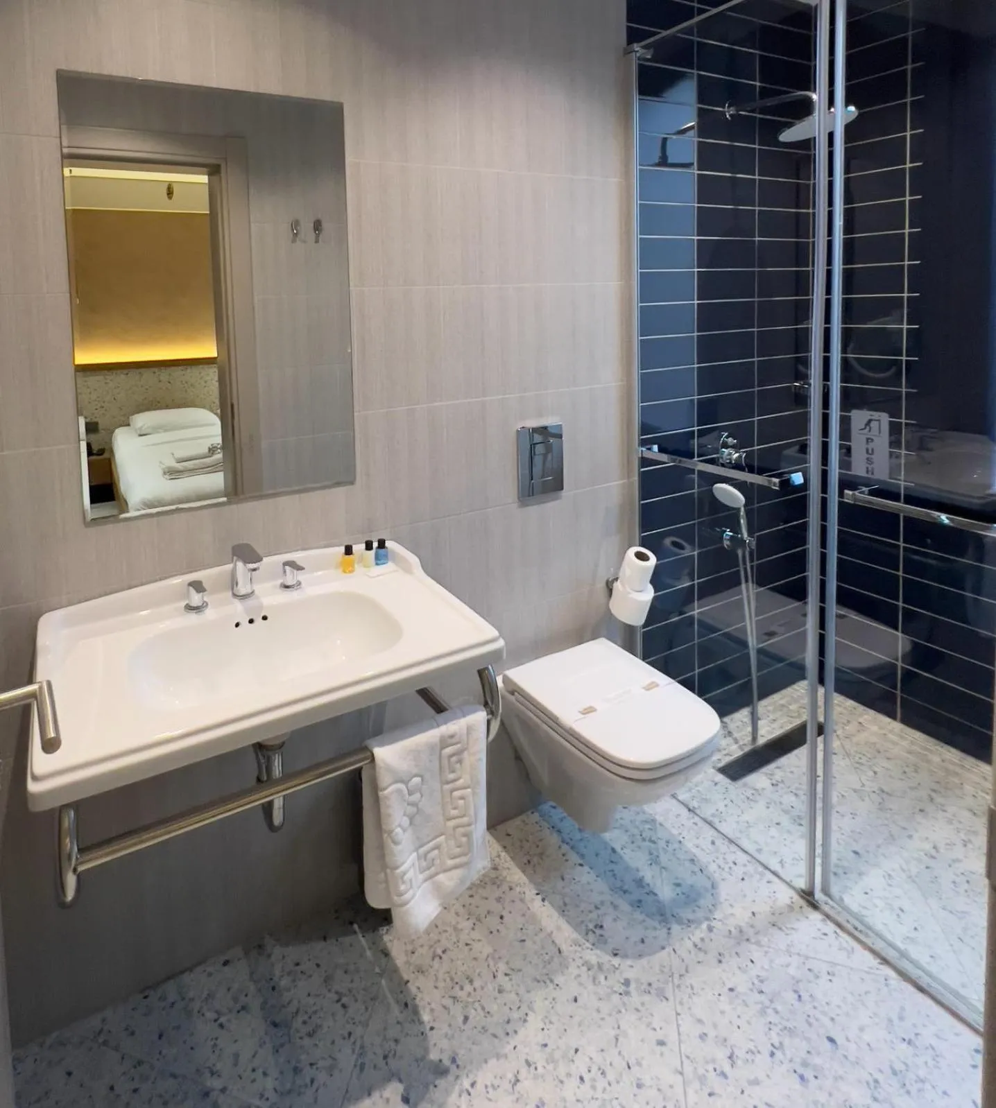 Shower in 21 Rooms Hotel