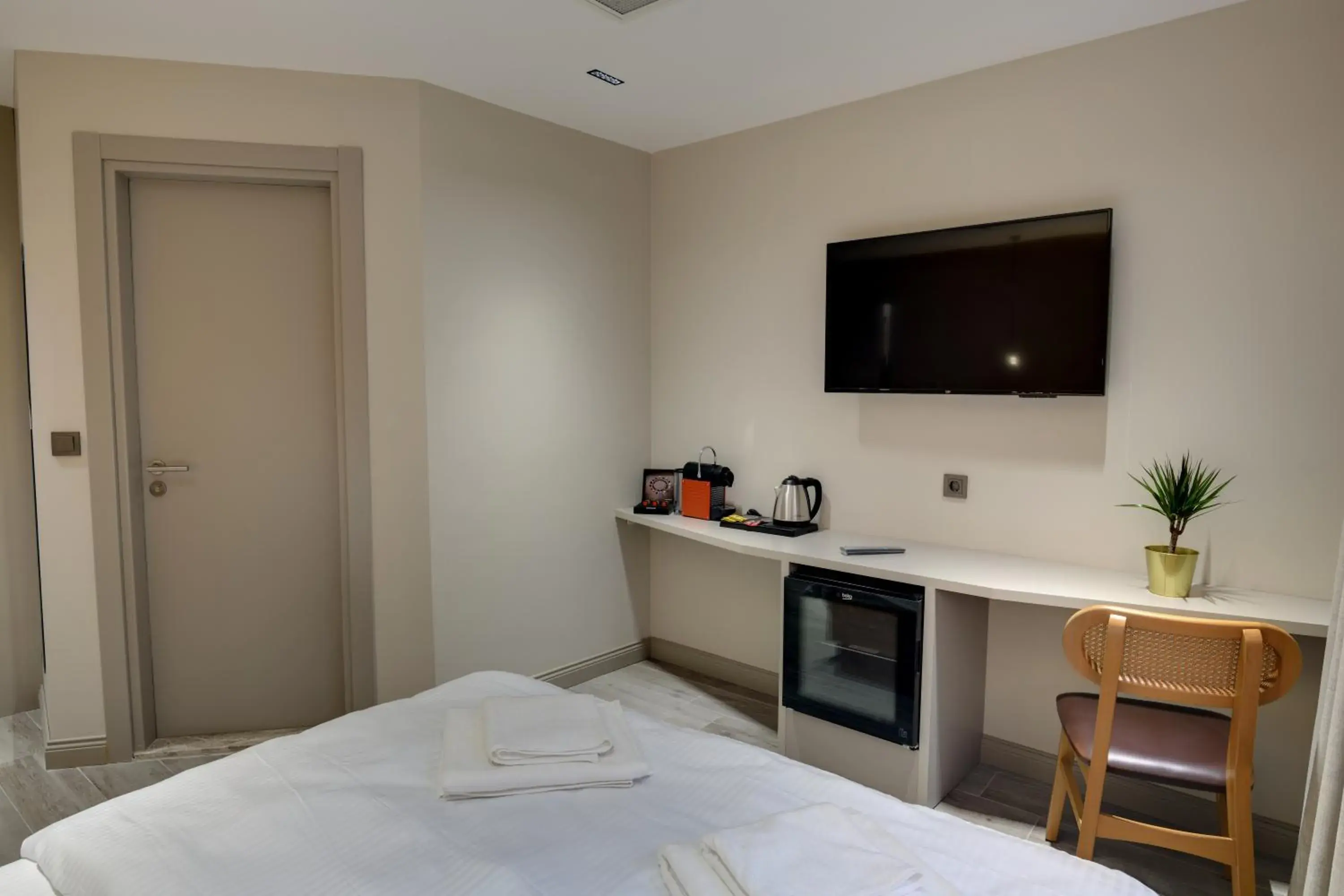 TV and multimedia, Bed in 21 Rooms Hotel TV and multimedia, Bed in 21 Rooms Hotel