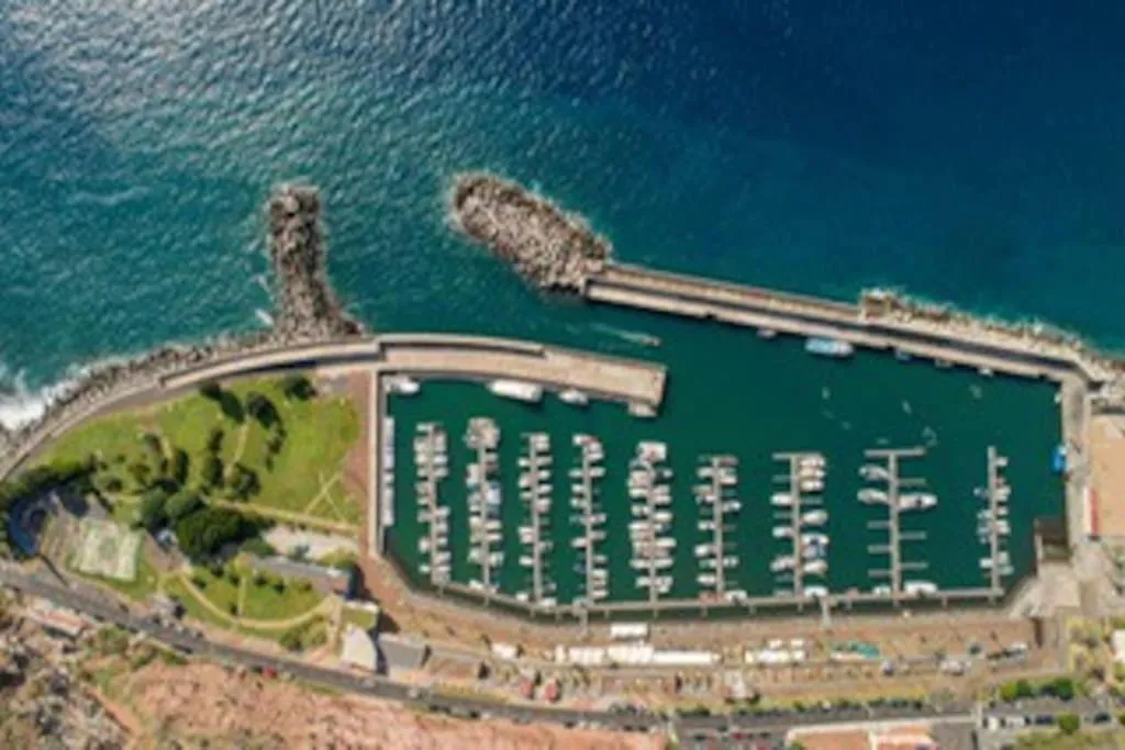 Marina View Apartment - Pool & stunning ocean view