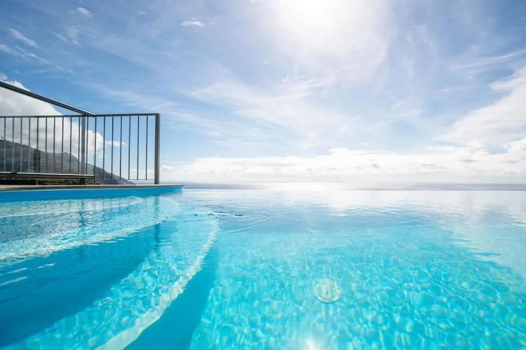 Marina View Apartment - Pool & stunning ocean view